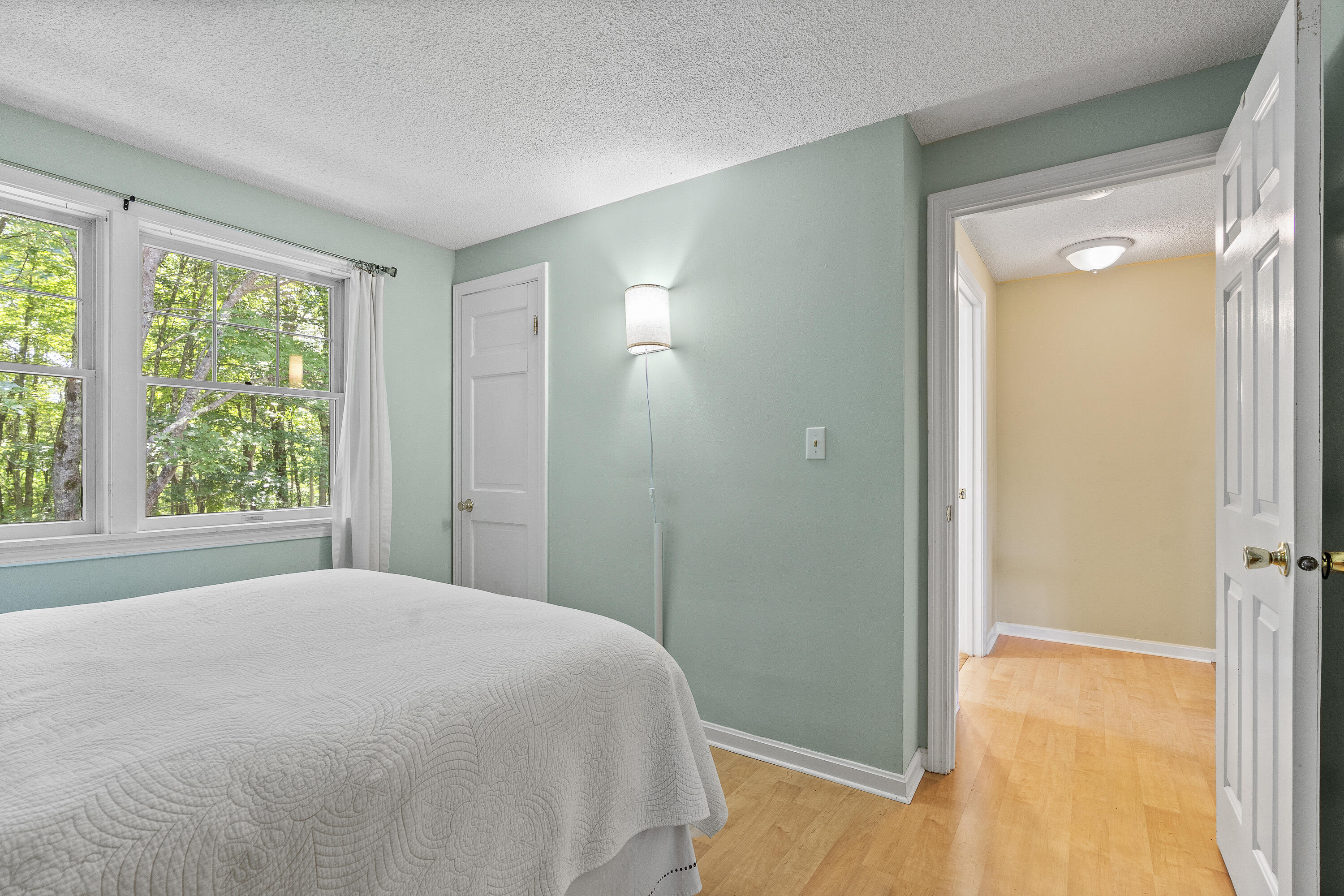 5 Riverbend Drive, 5