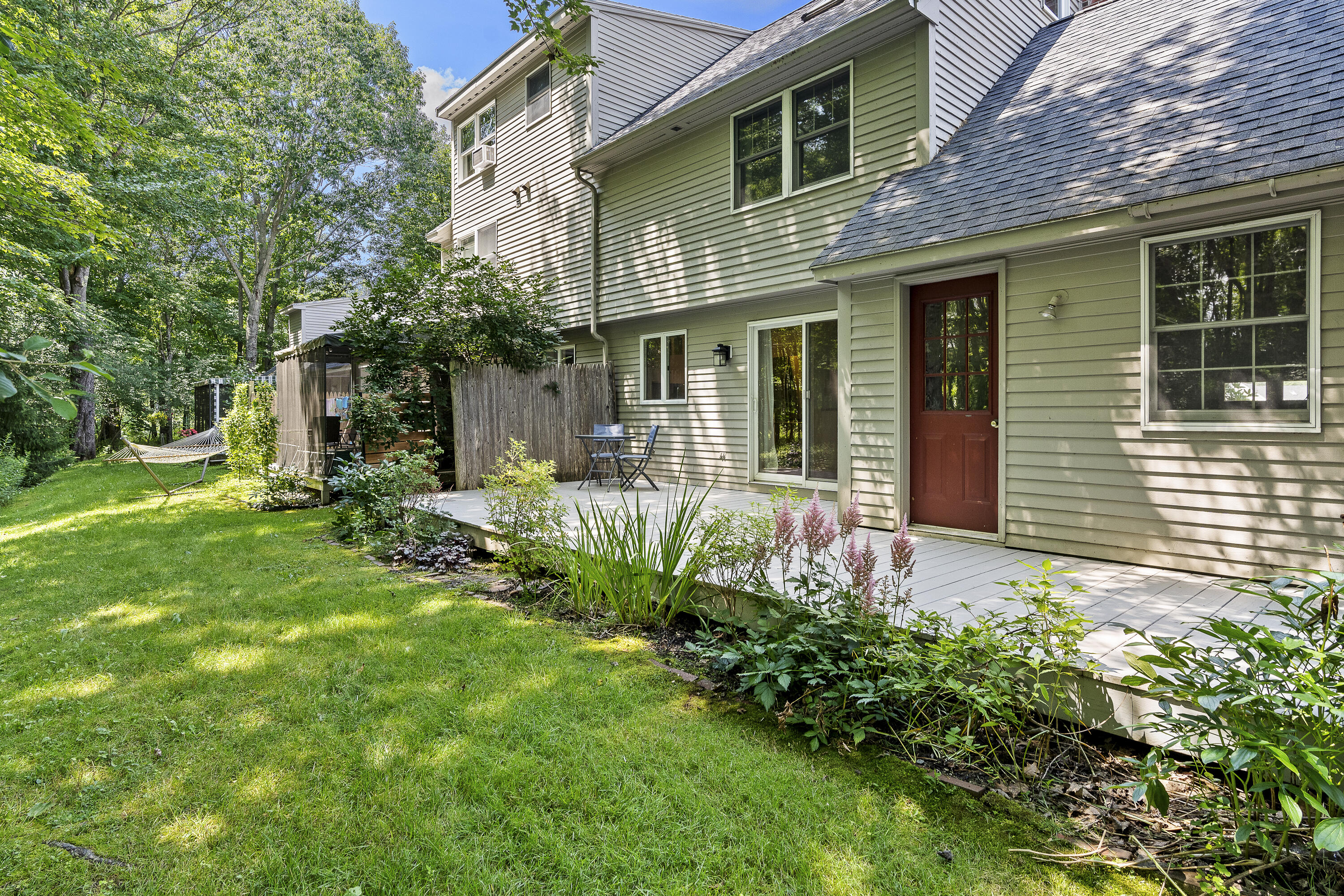 5 Riverbend Drive, 5