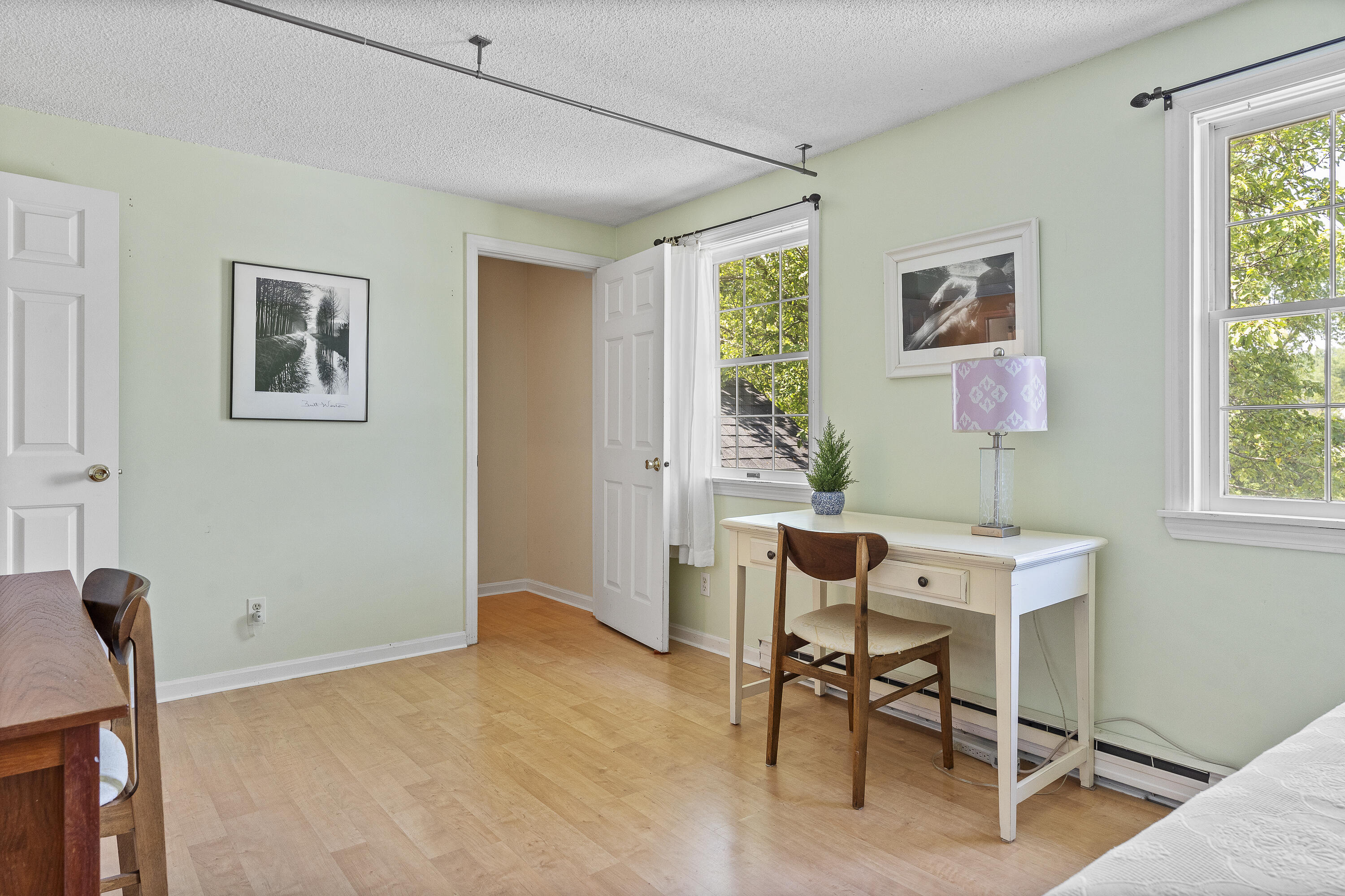 5 Riverbend Drive, 5