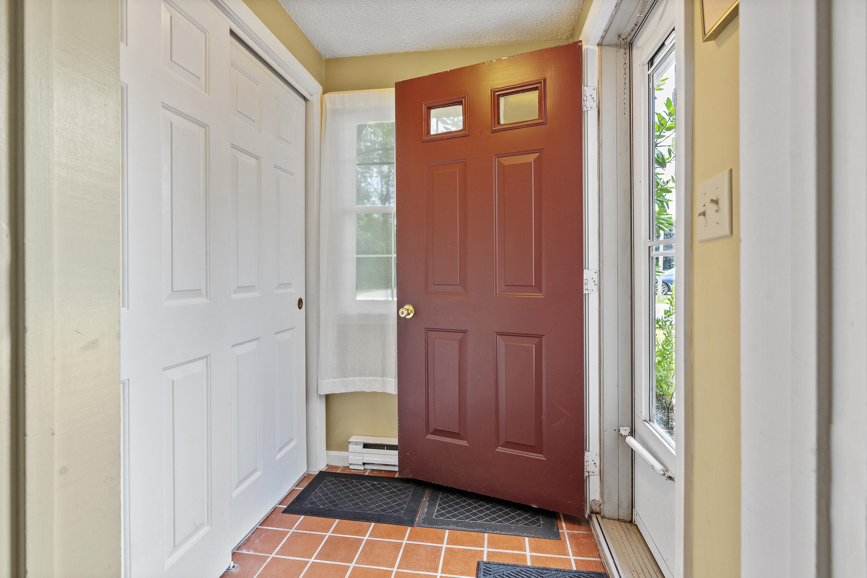 5 Riverbend Drive, 5