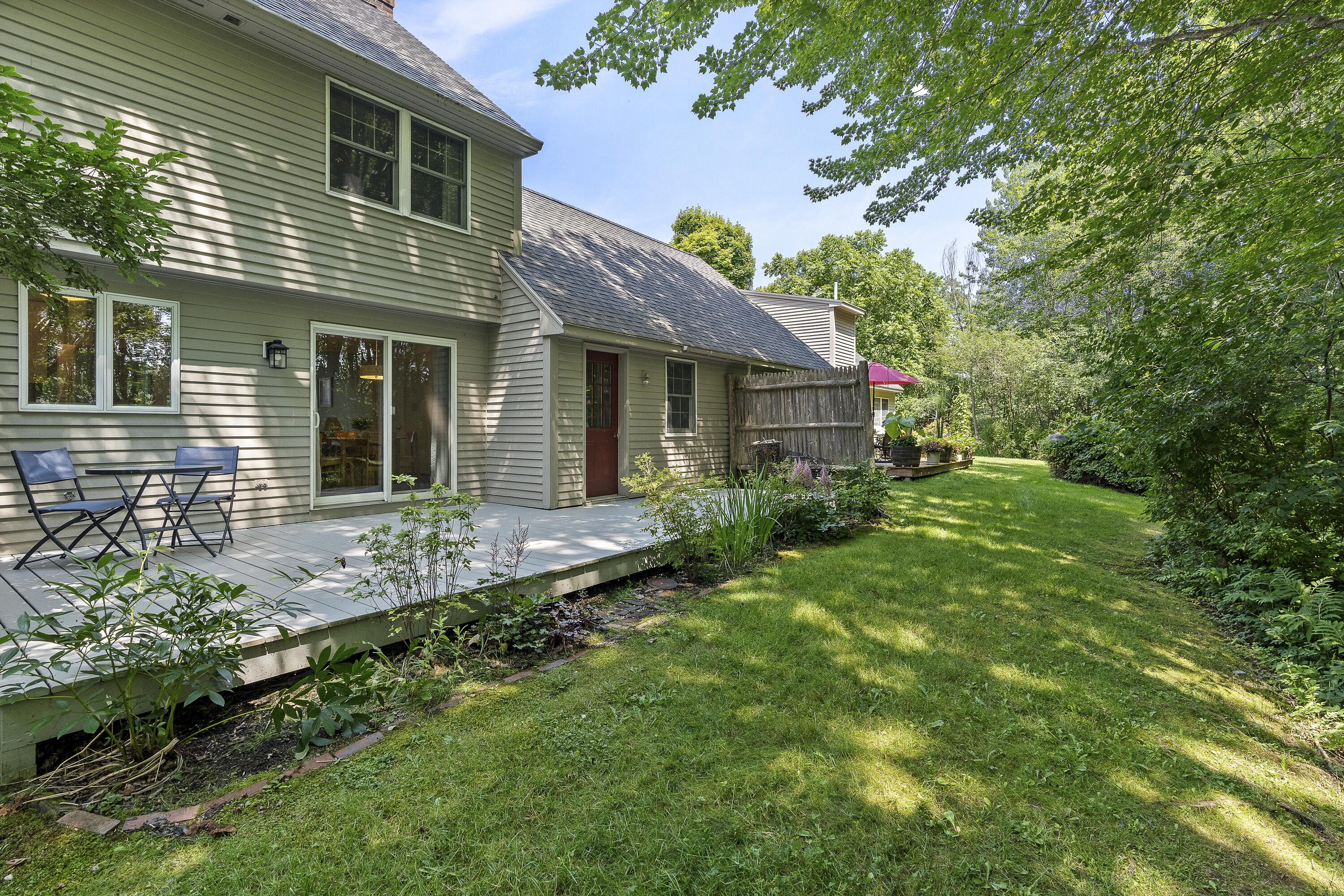 5 Riverbend Drive, 5