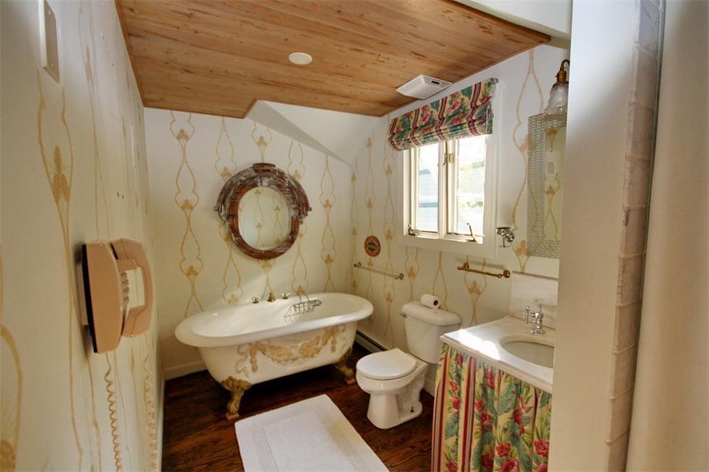 2 Pine Ledge Lane