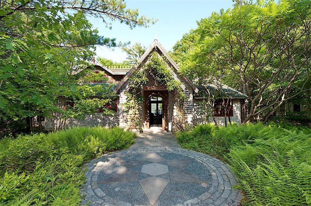 2 Pine Ledge Lane