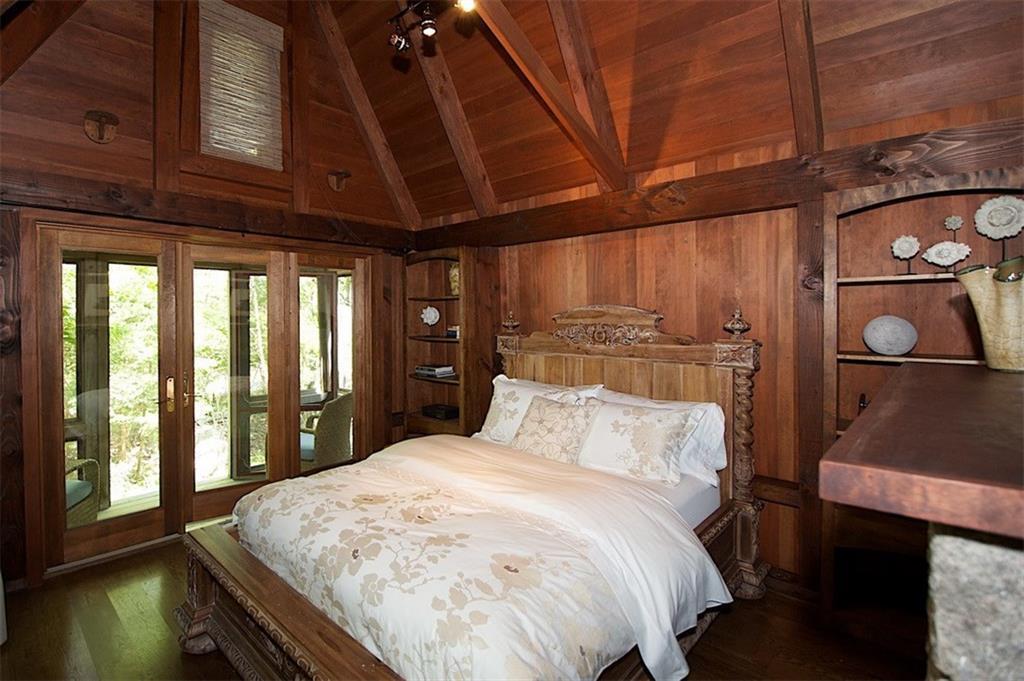 2 Pine Ledge Lane