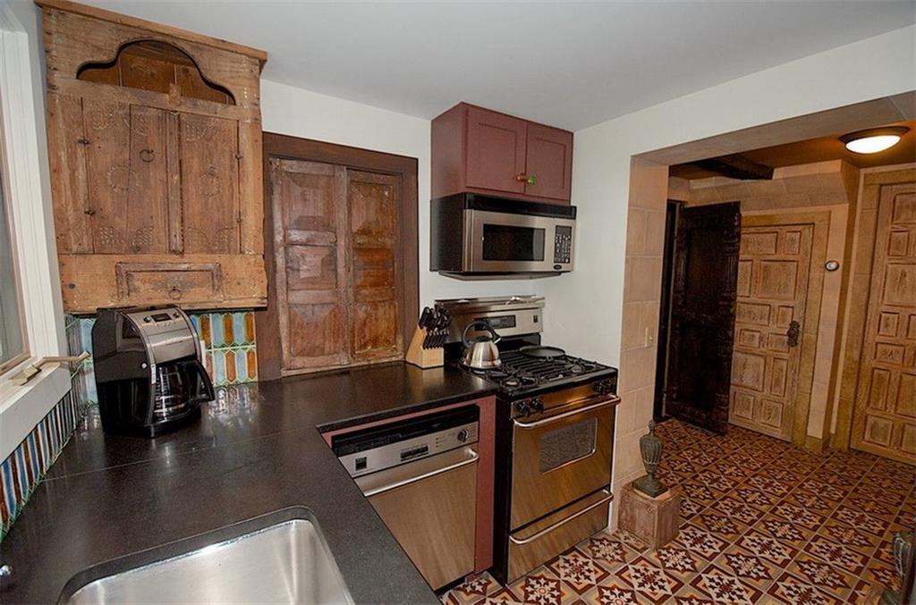 2 Pine Ledge Lane