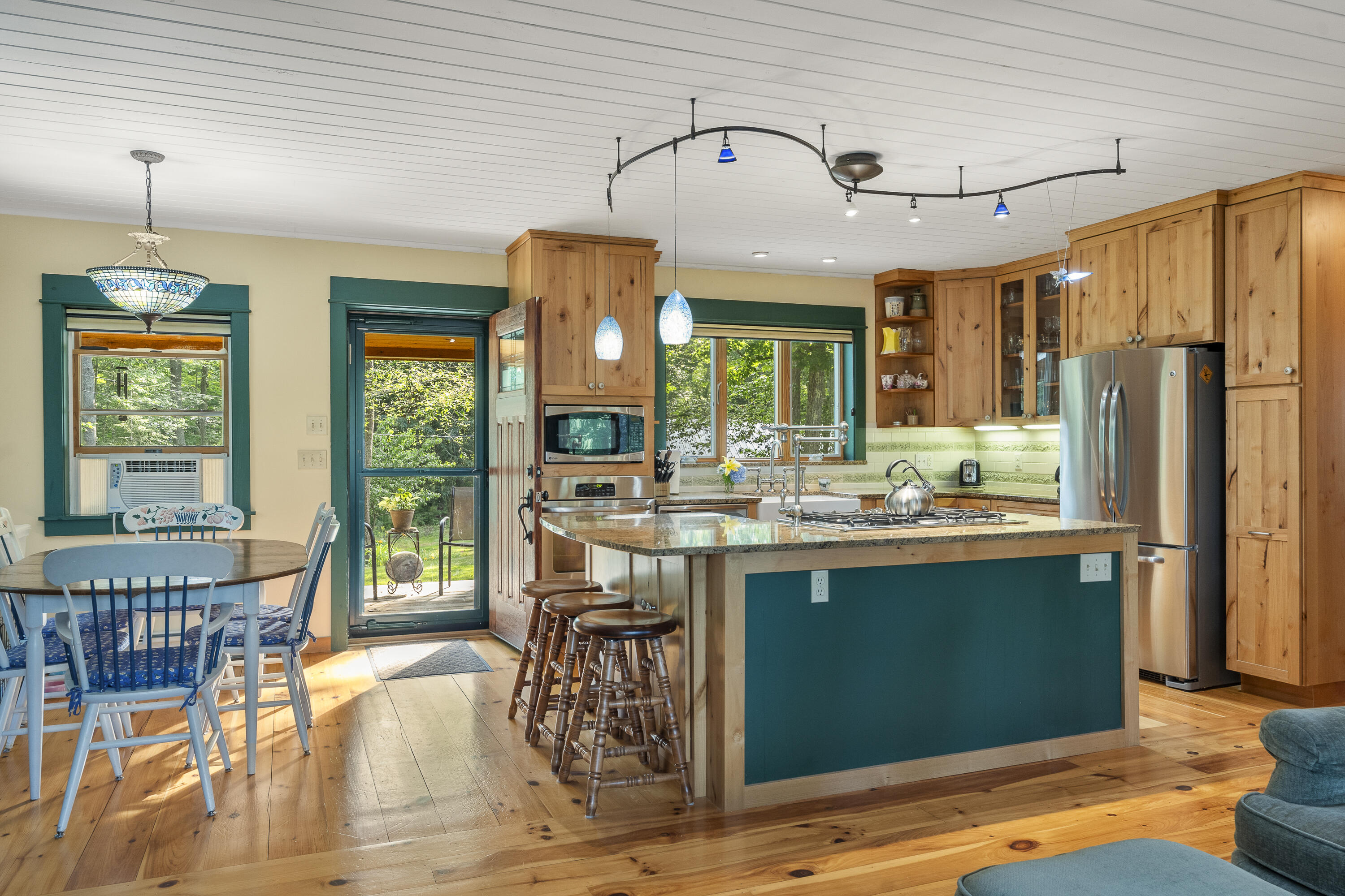 3 Lakeside Lane