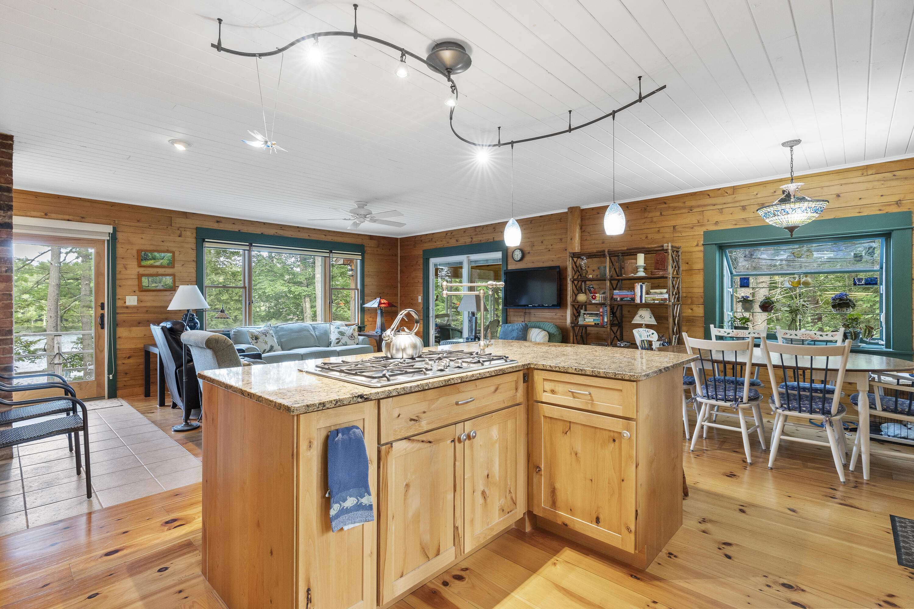 3 Lakeside Lane
