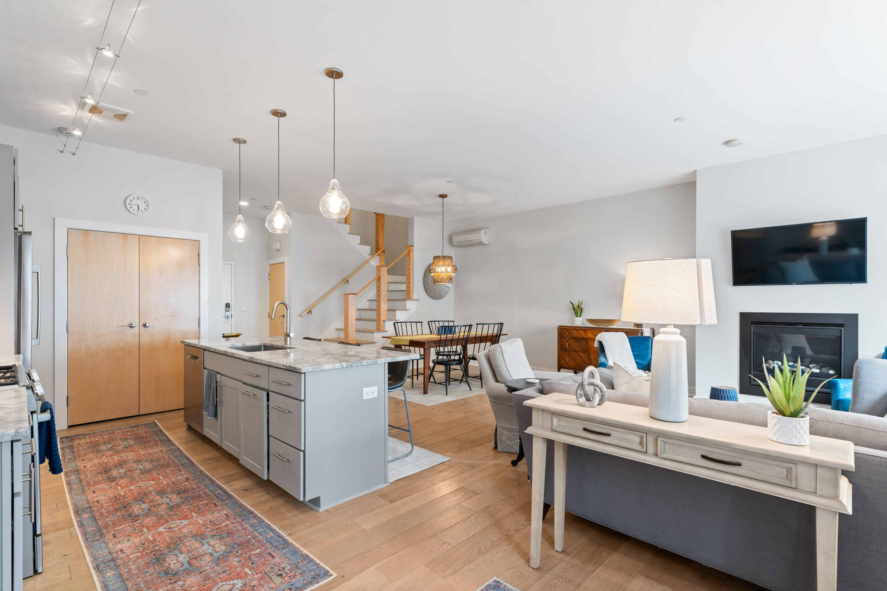 113 Newbury Street, 103