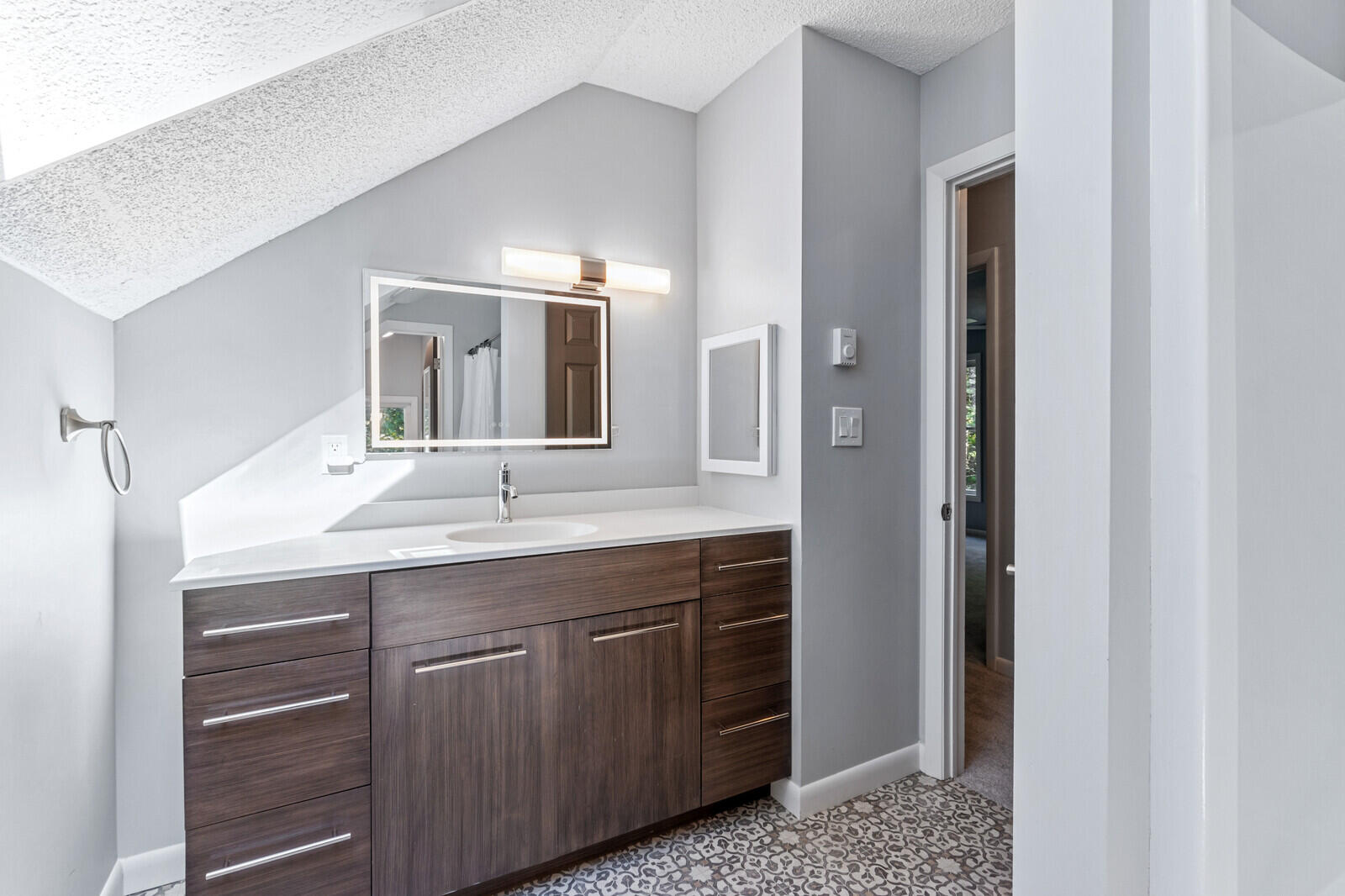 10 Seaport Drive