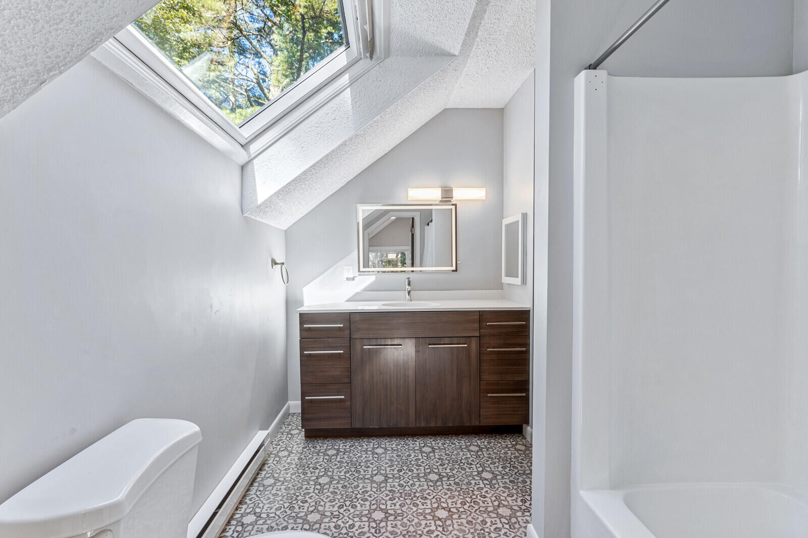 10 Seaport Drive