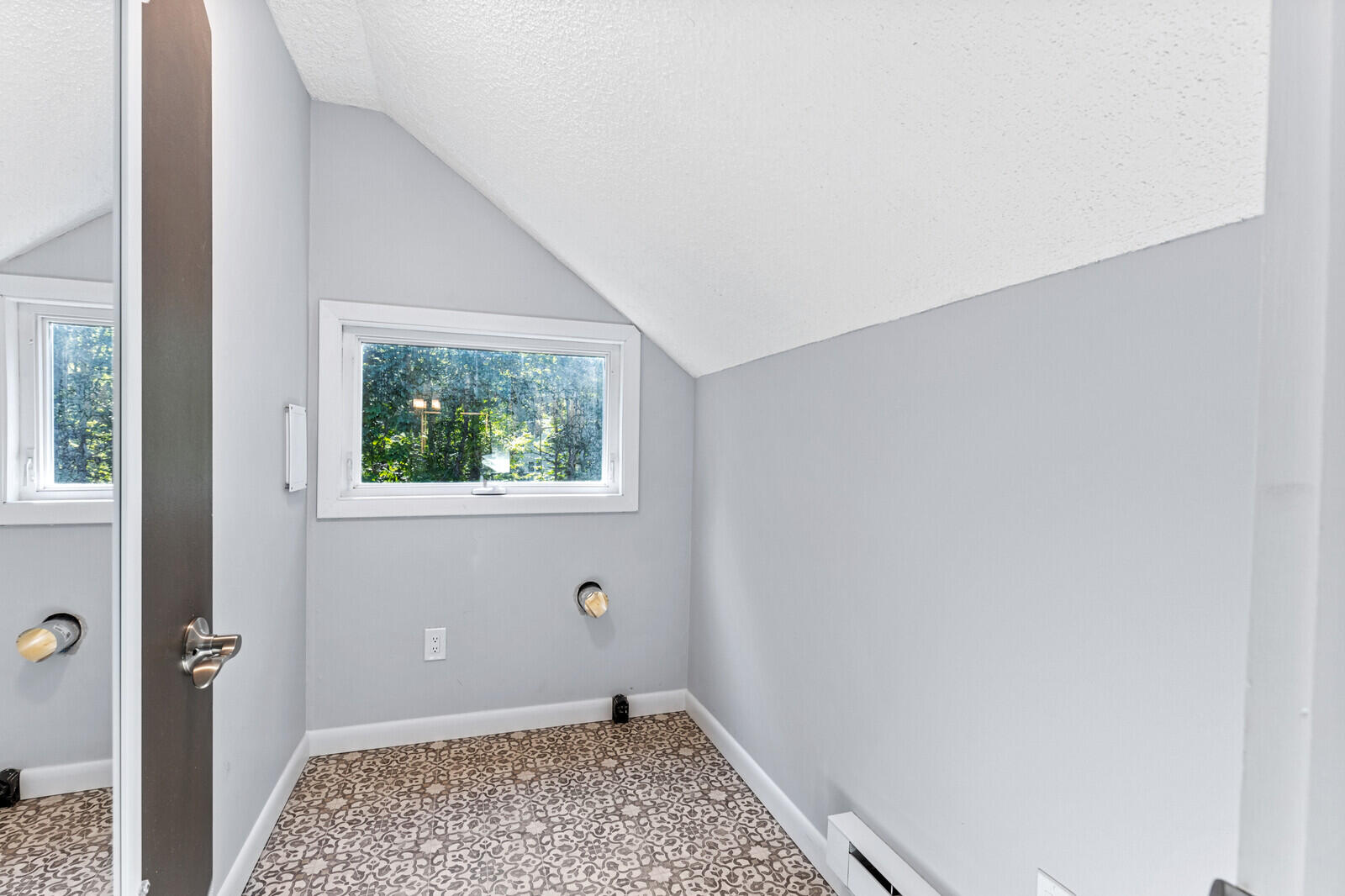 10 Seaport Drive