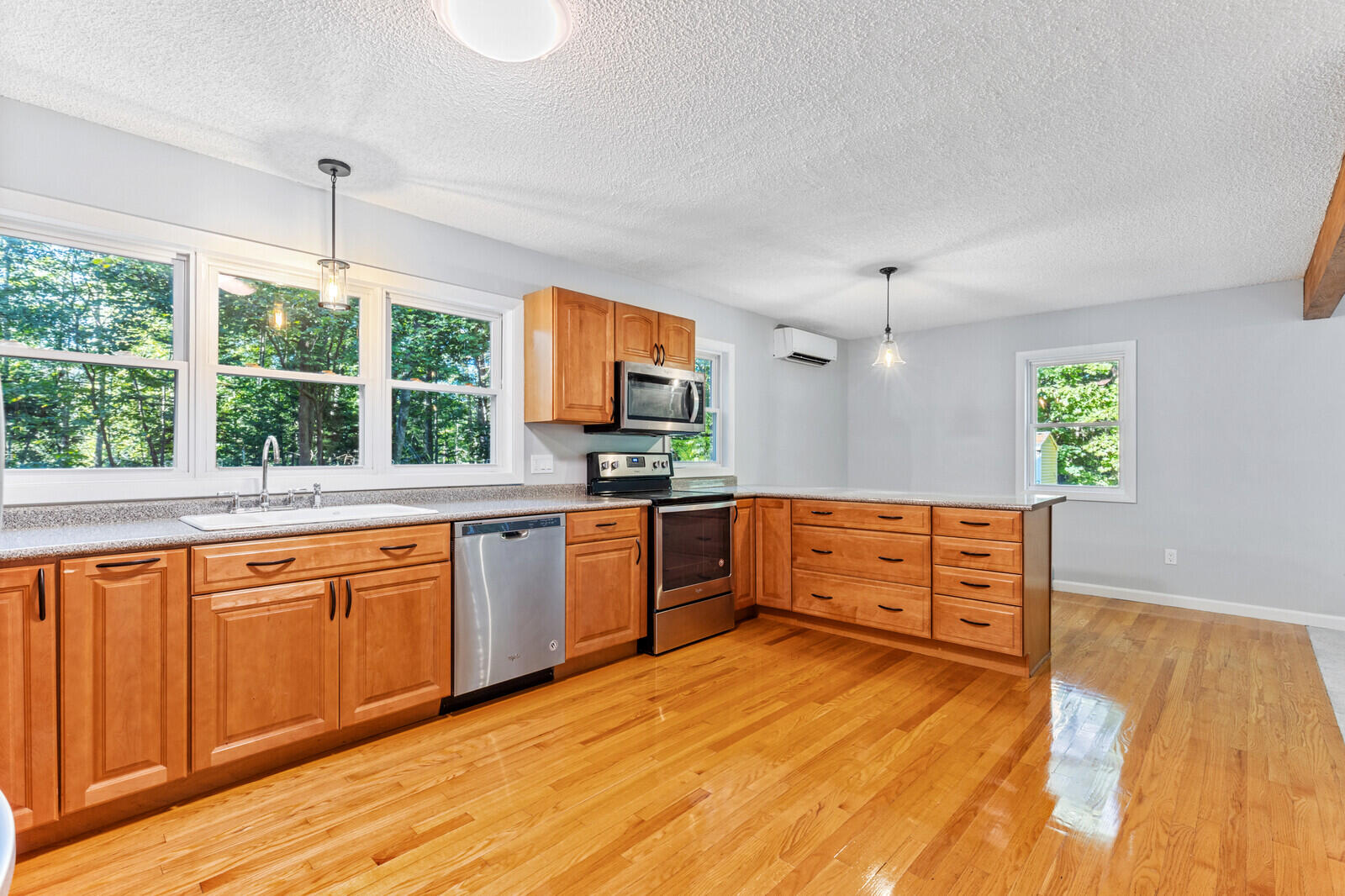 10 Seaport Drive