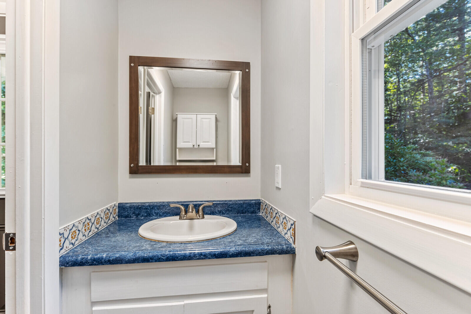 10 Seaport Drive