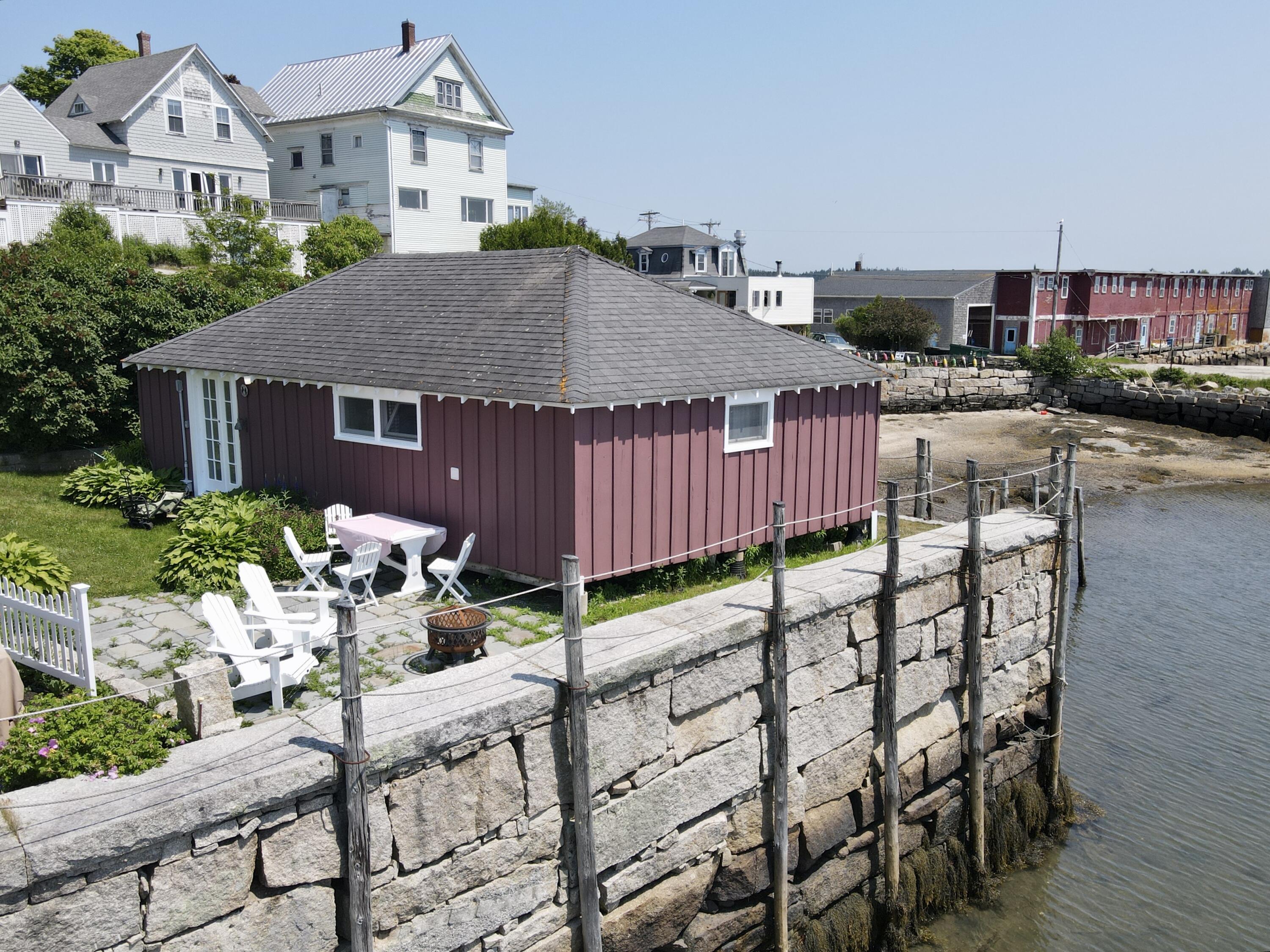 17 Seabreeze Avenue