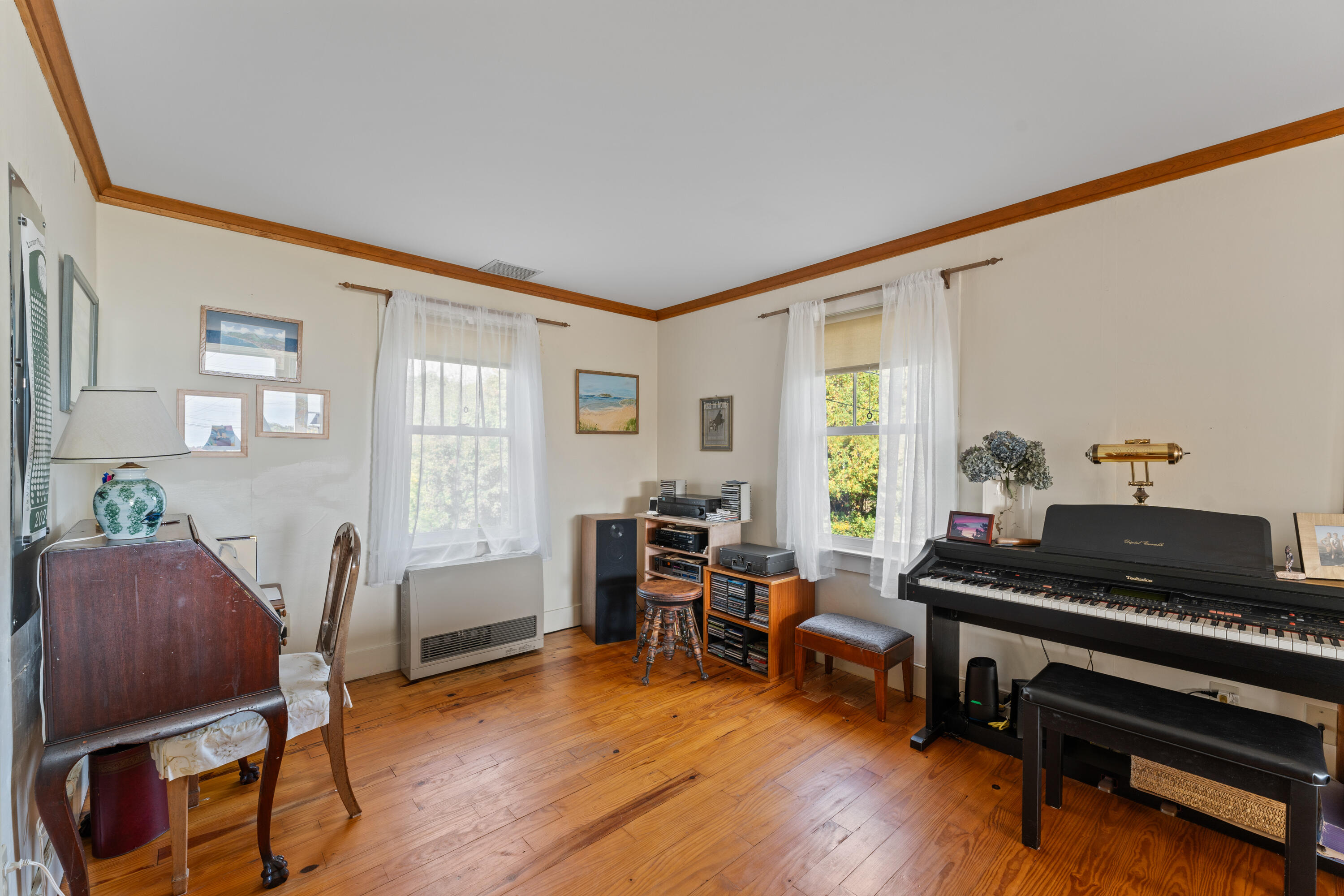 20 Lily Pond Avenue
