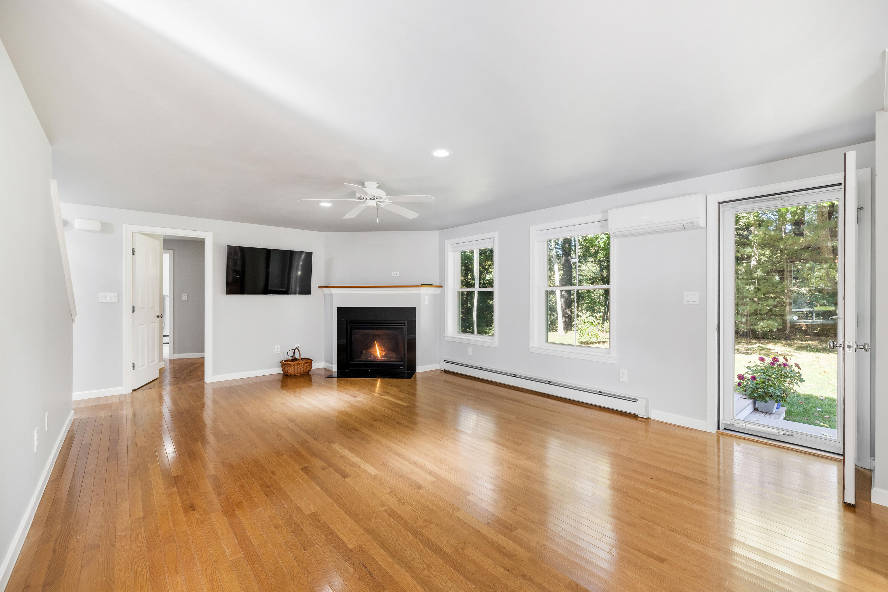 19 Lexington Drive, 19