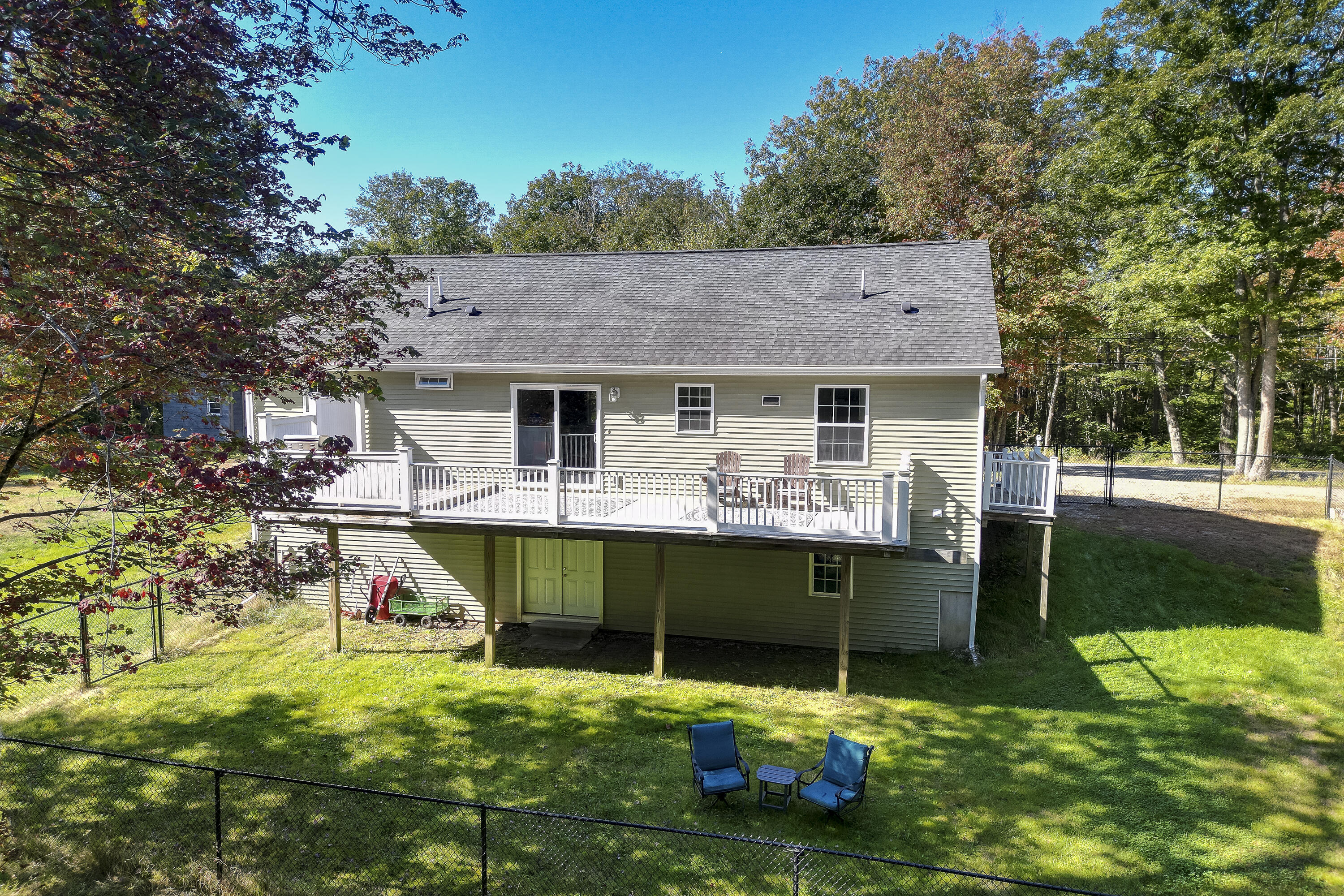 113 West Side Road
