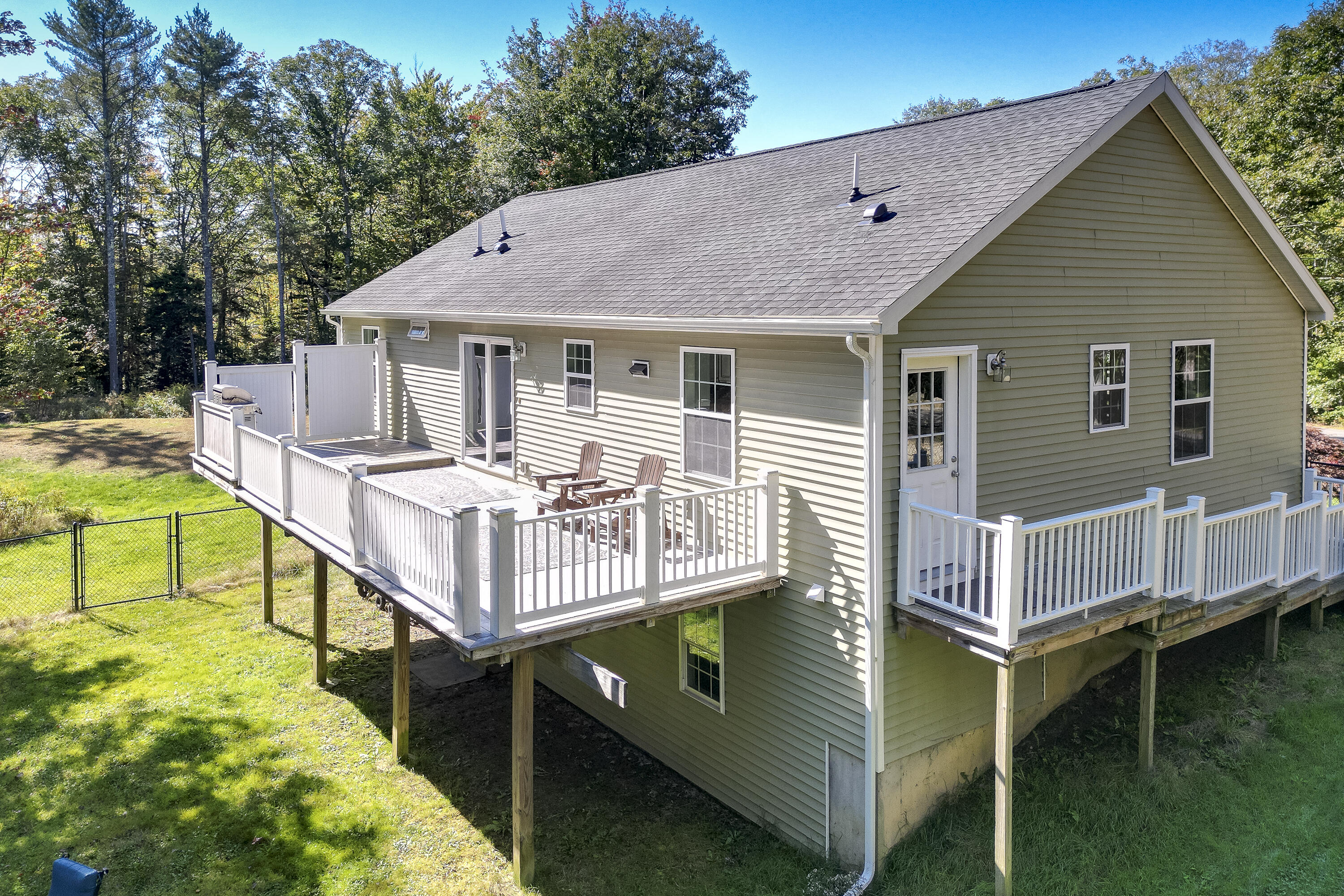 113 West Side Road
