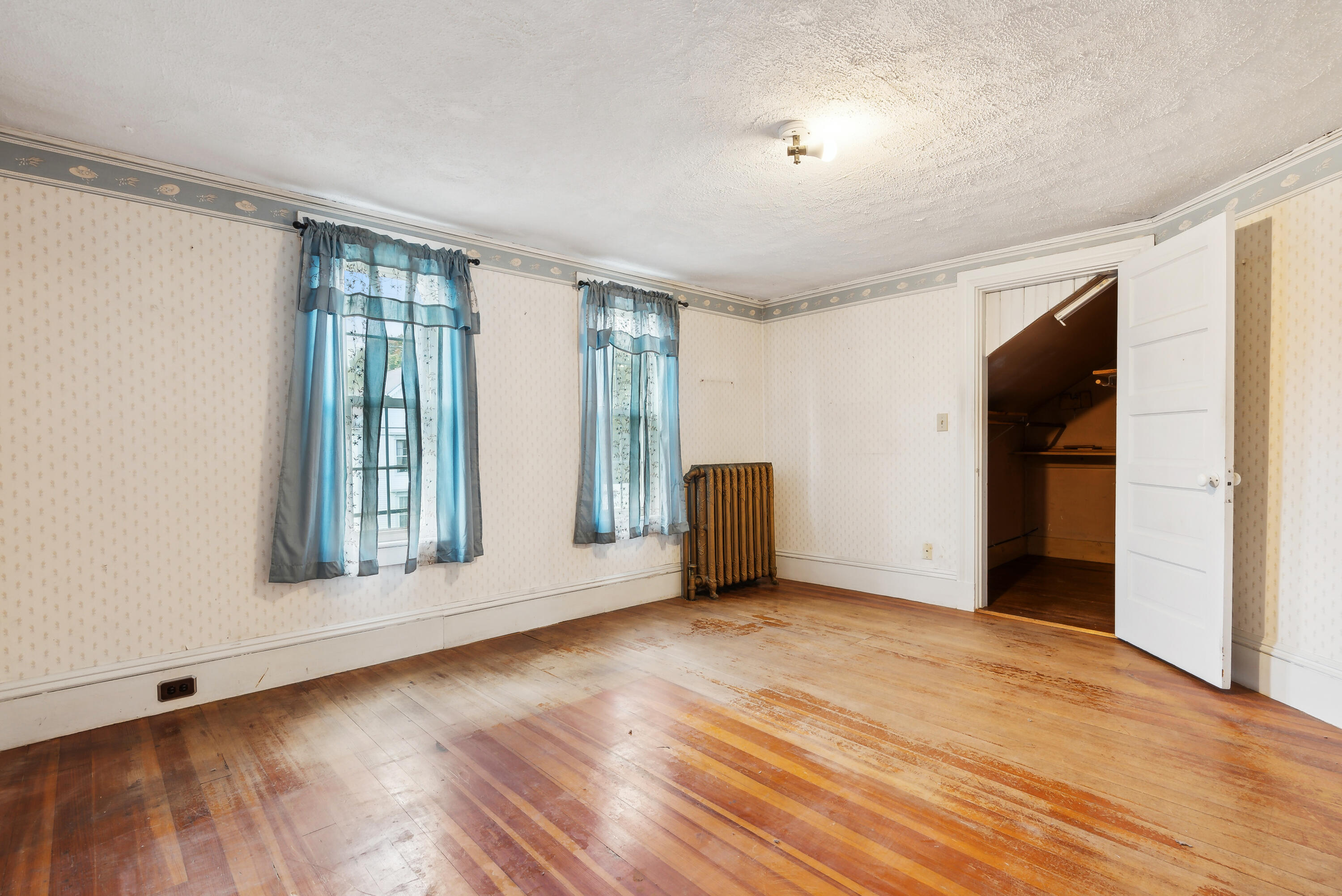 385 Broadway