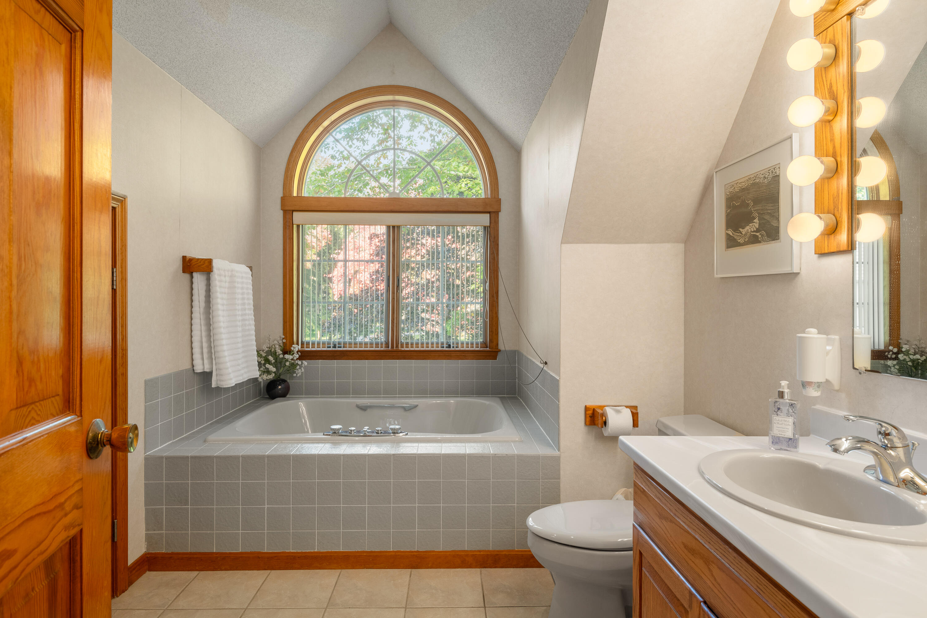 44 Horseshoe Drive