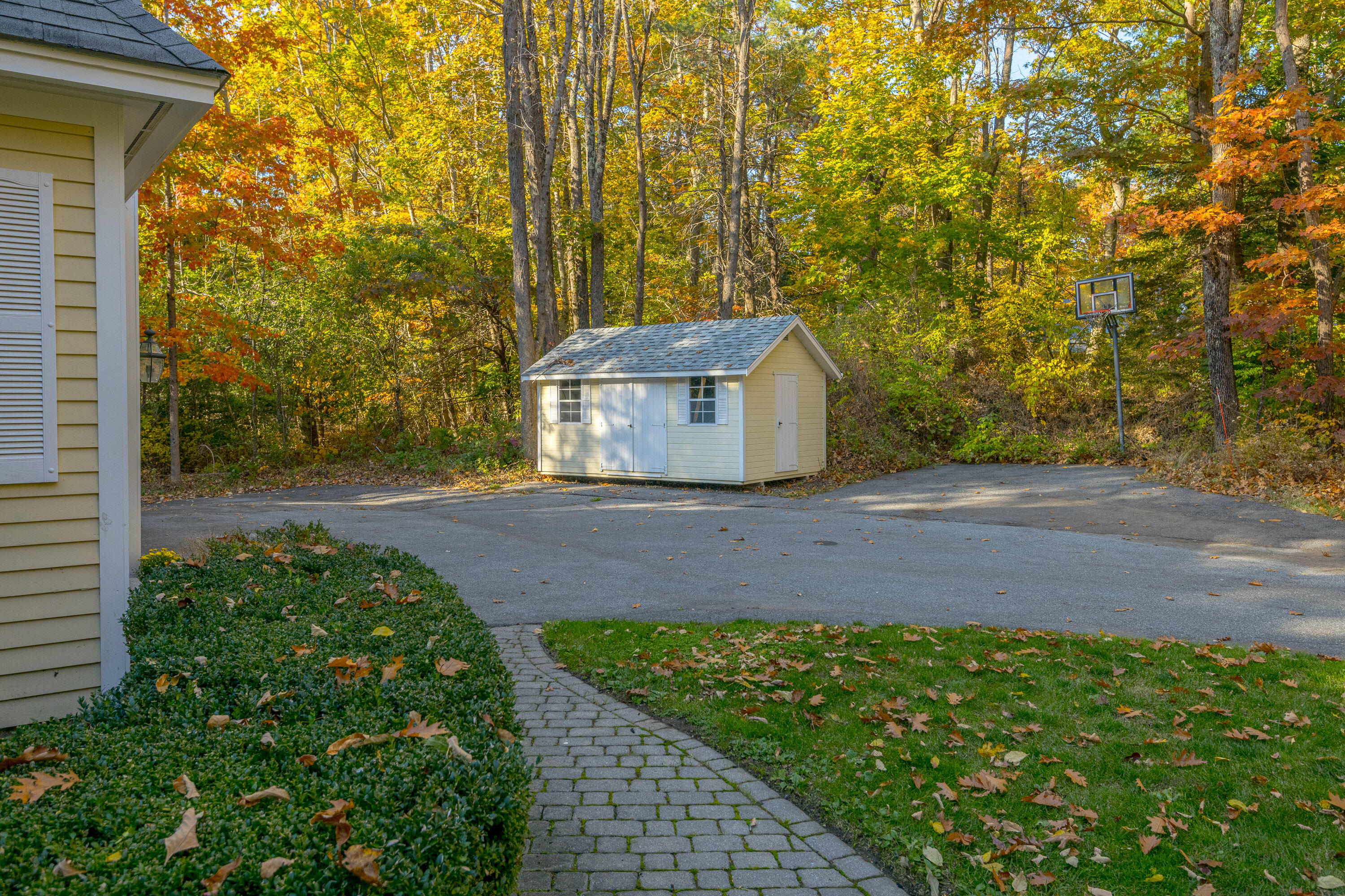 2 Manor Way