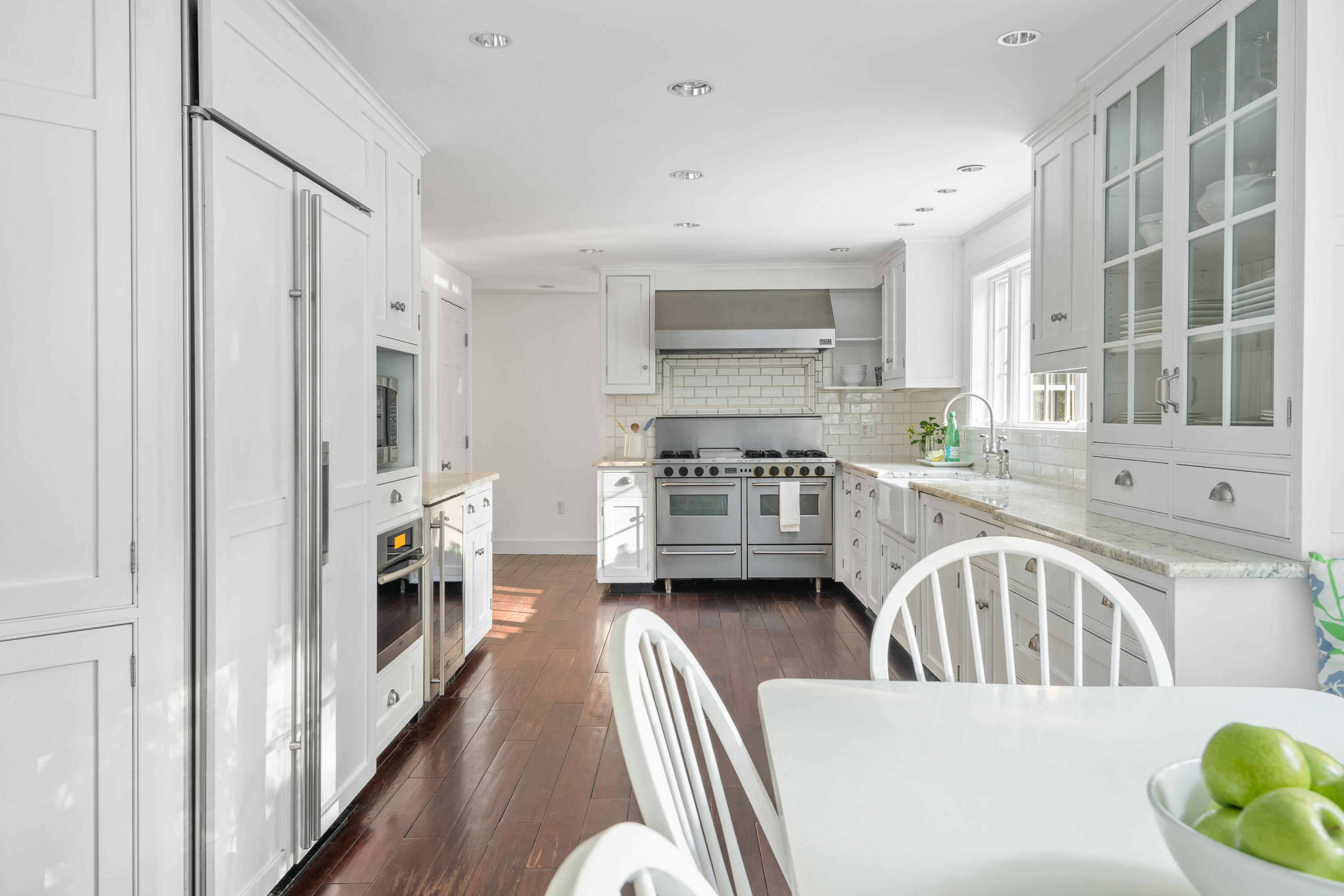 2 Manor Way