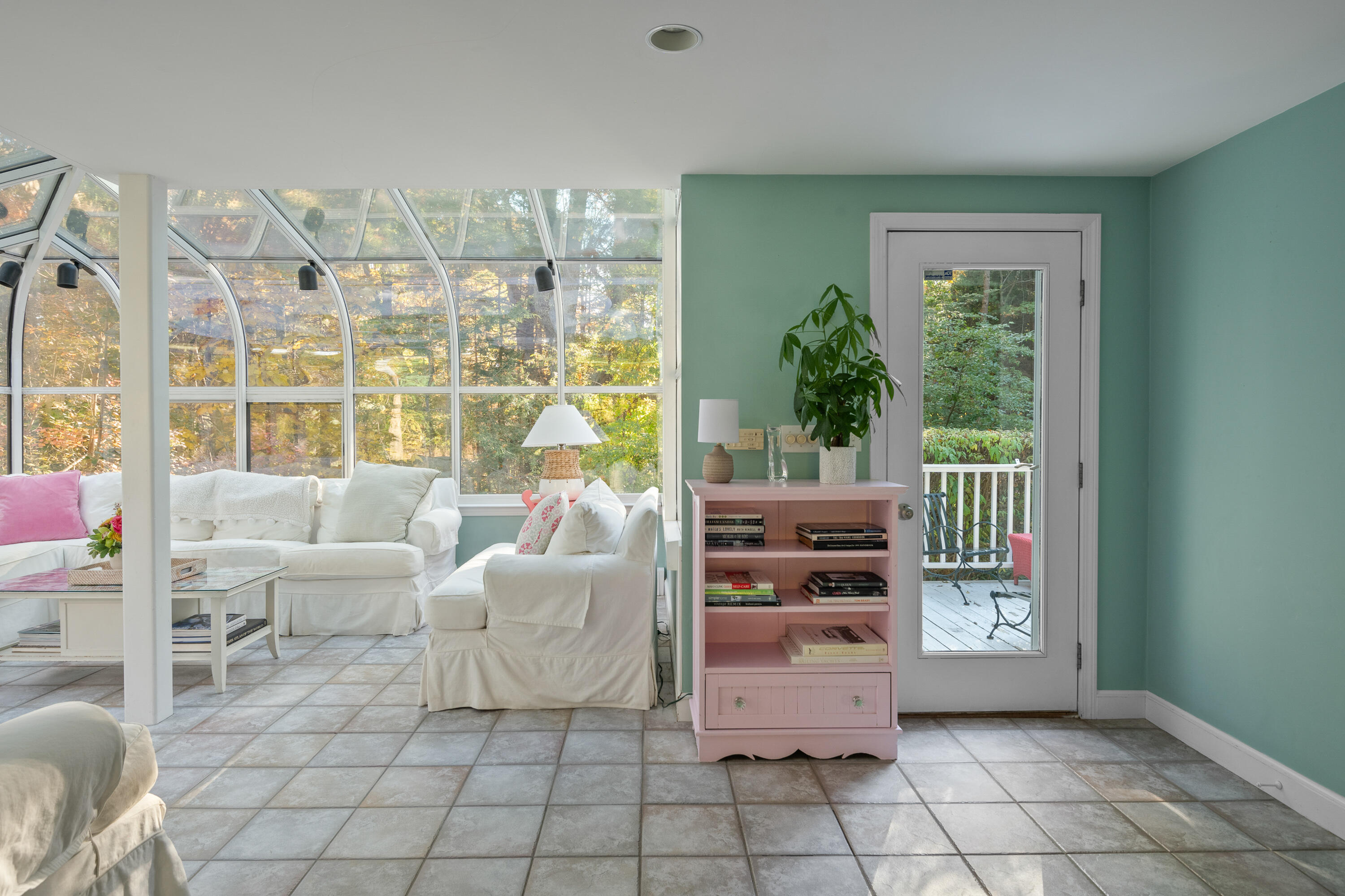 2 Manor Way