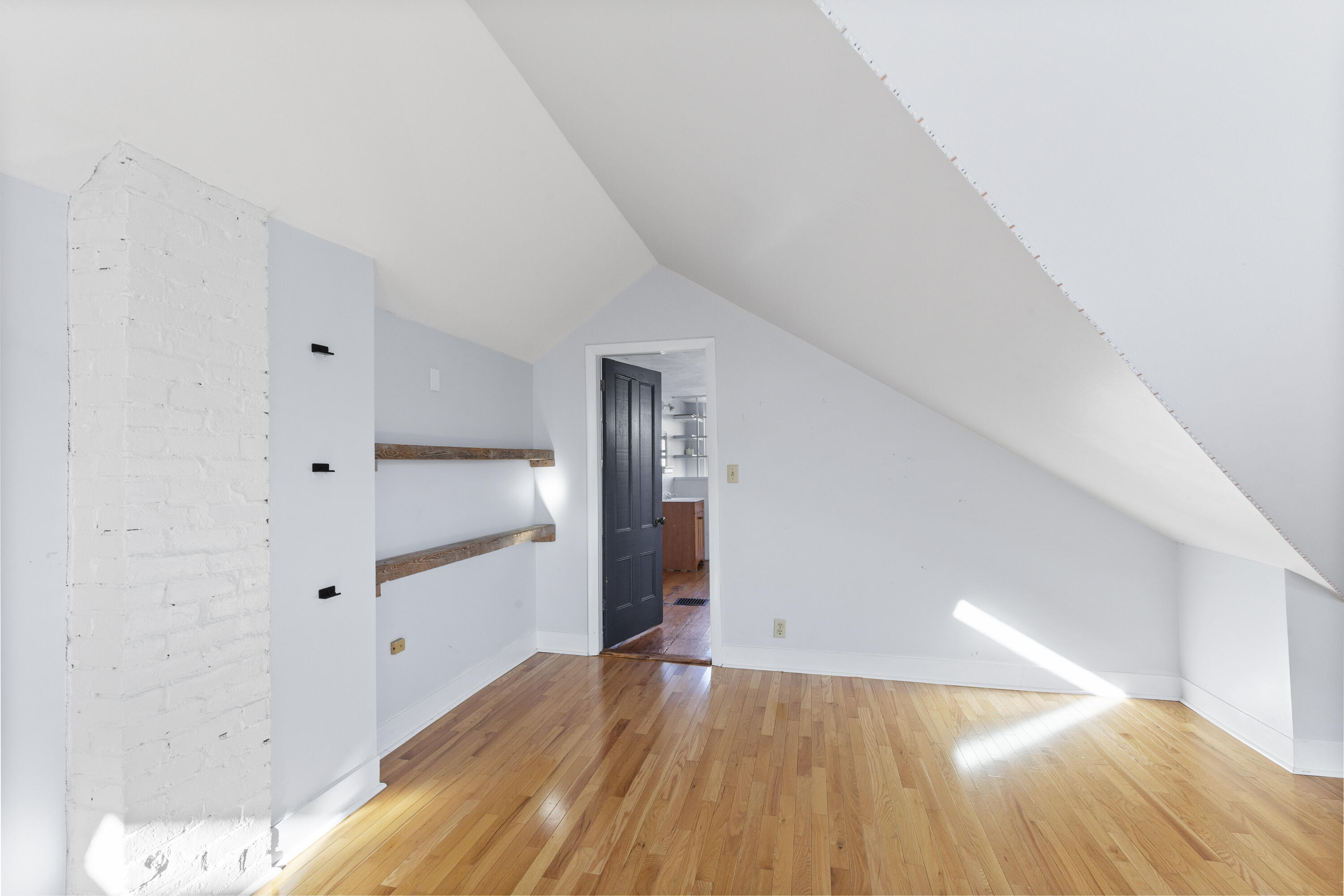 15 Lewis Street, 1