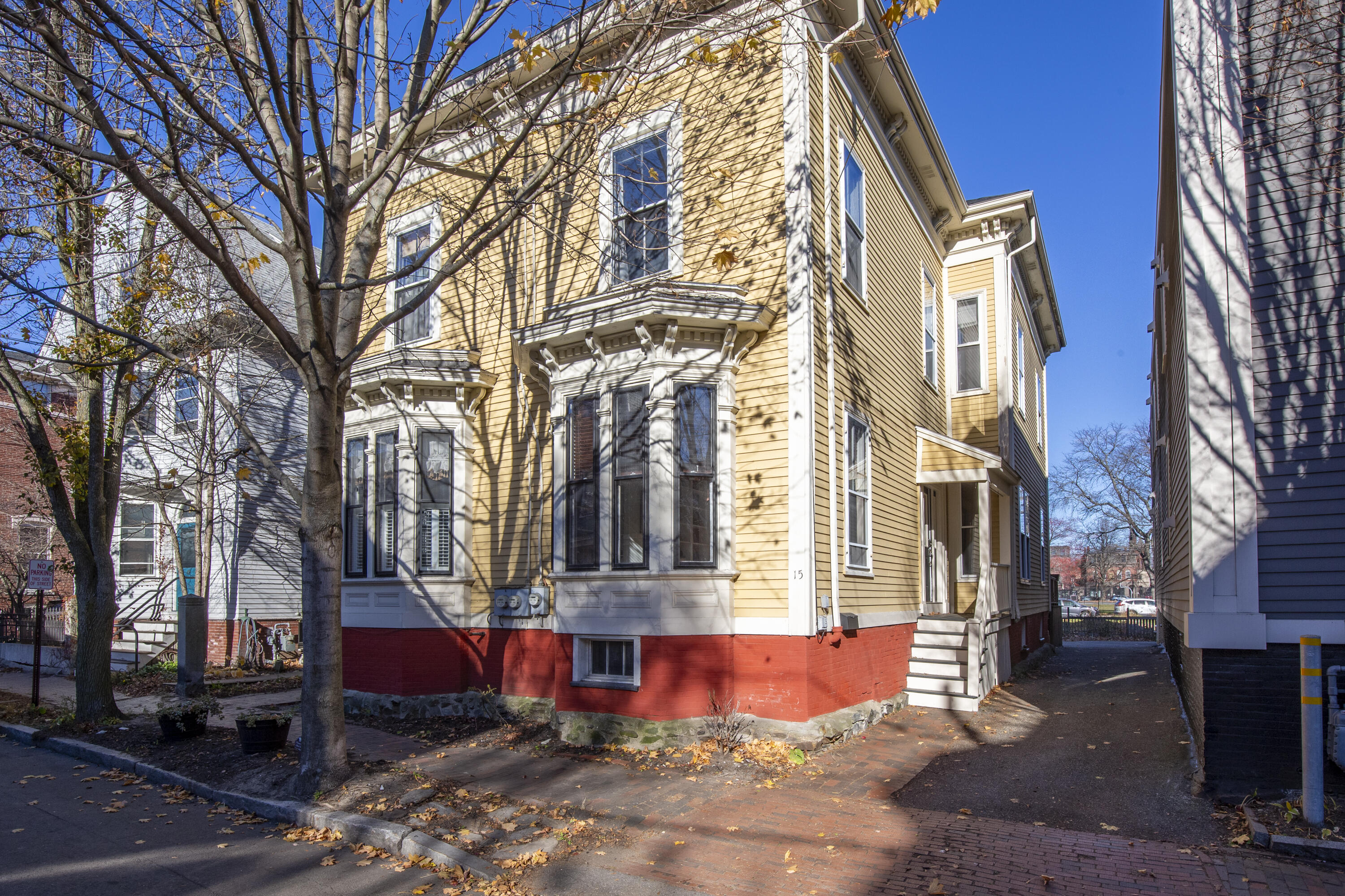 15 Lewis Street, 1