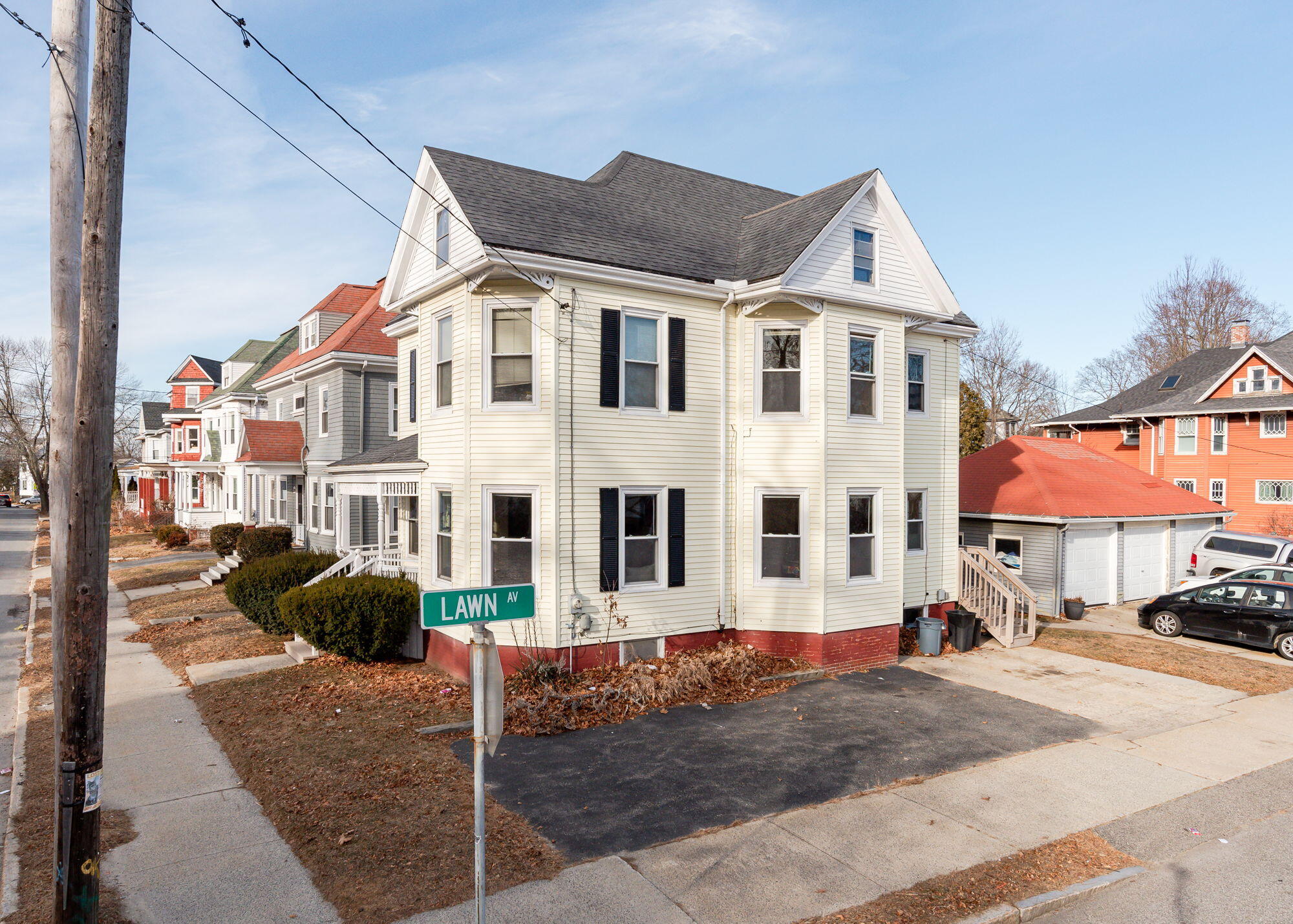 335 Woodford Street