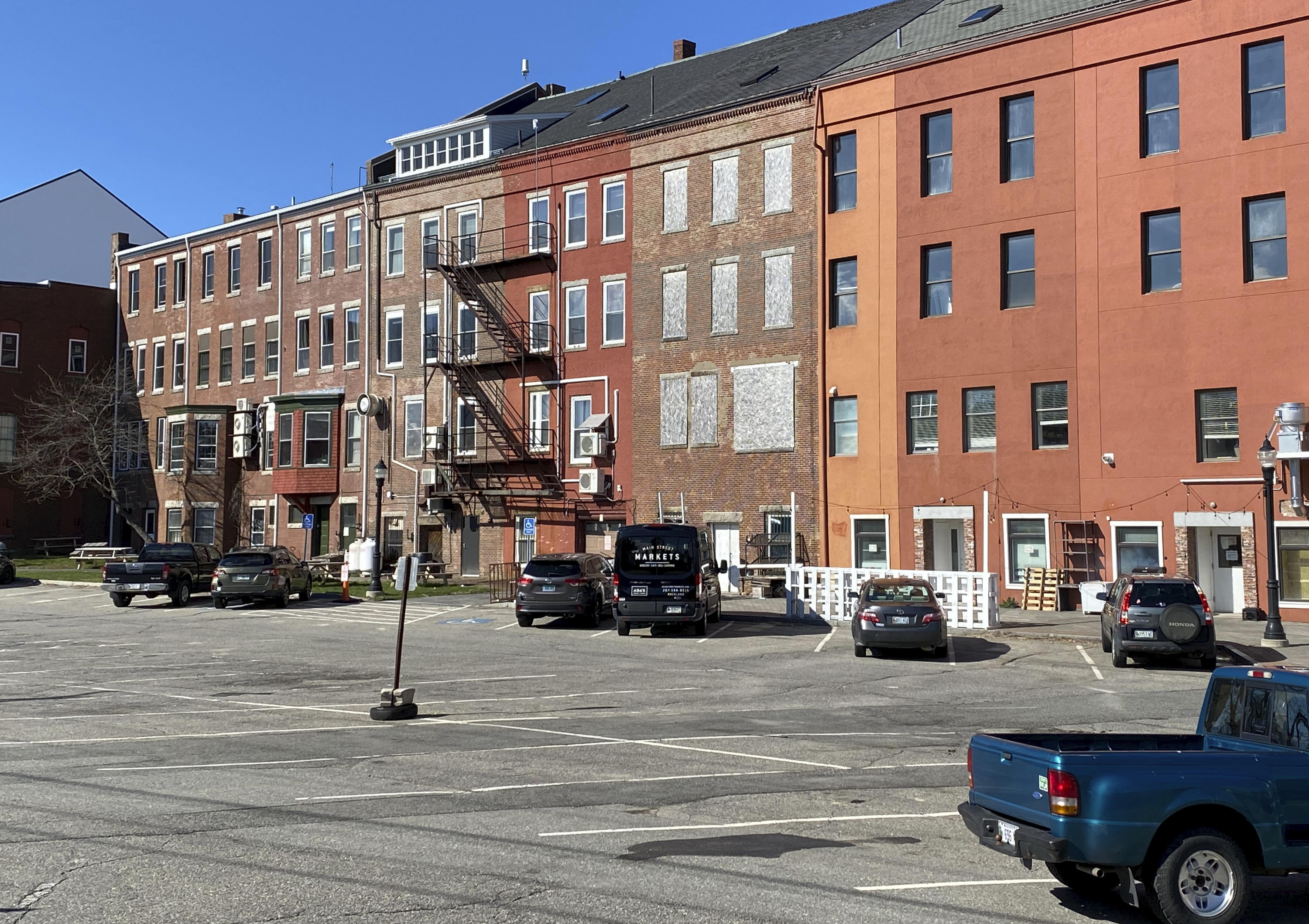421-423 Main Street
