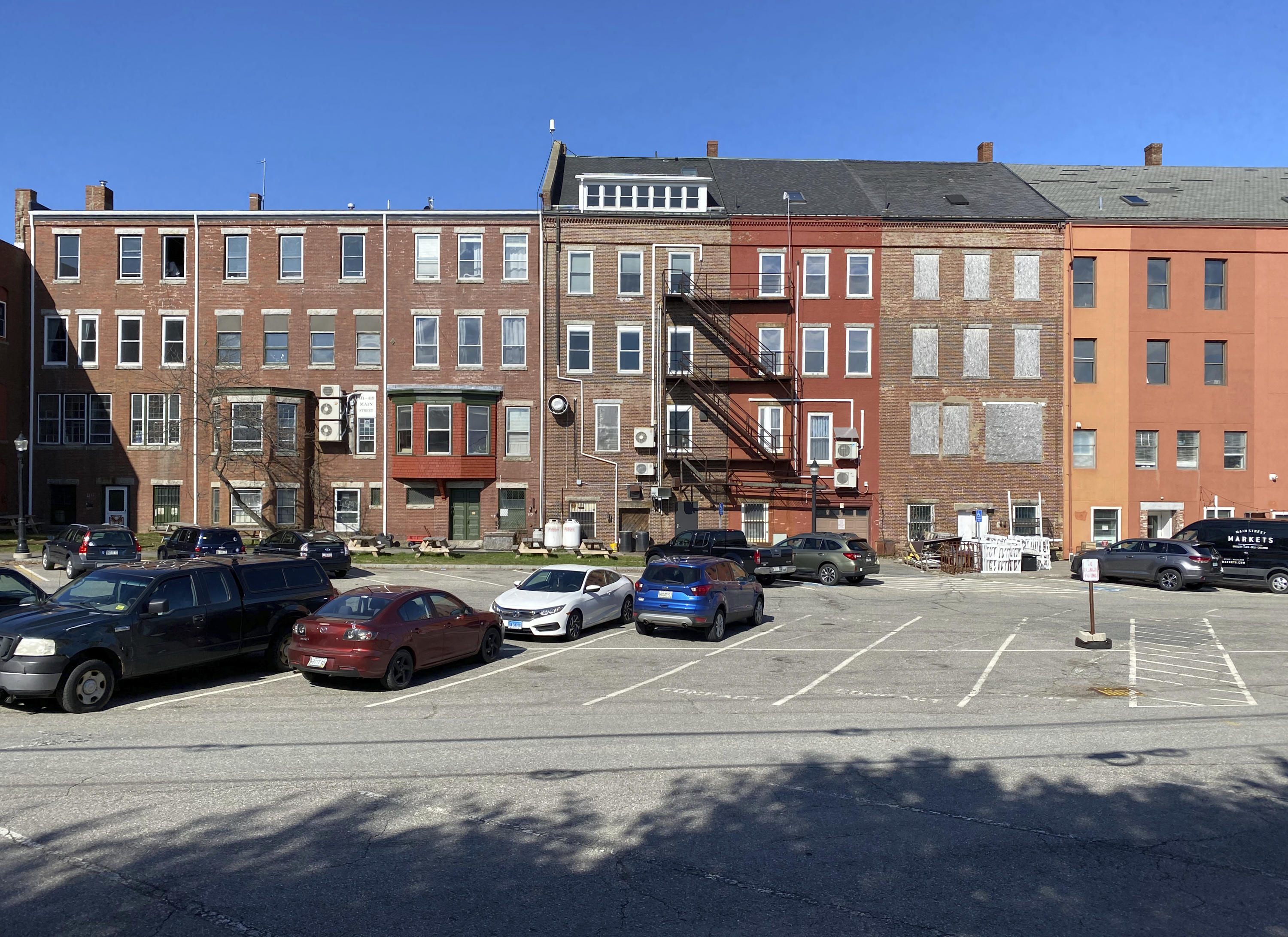 421-423 Main Street