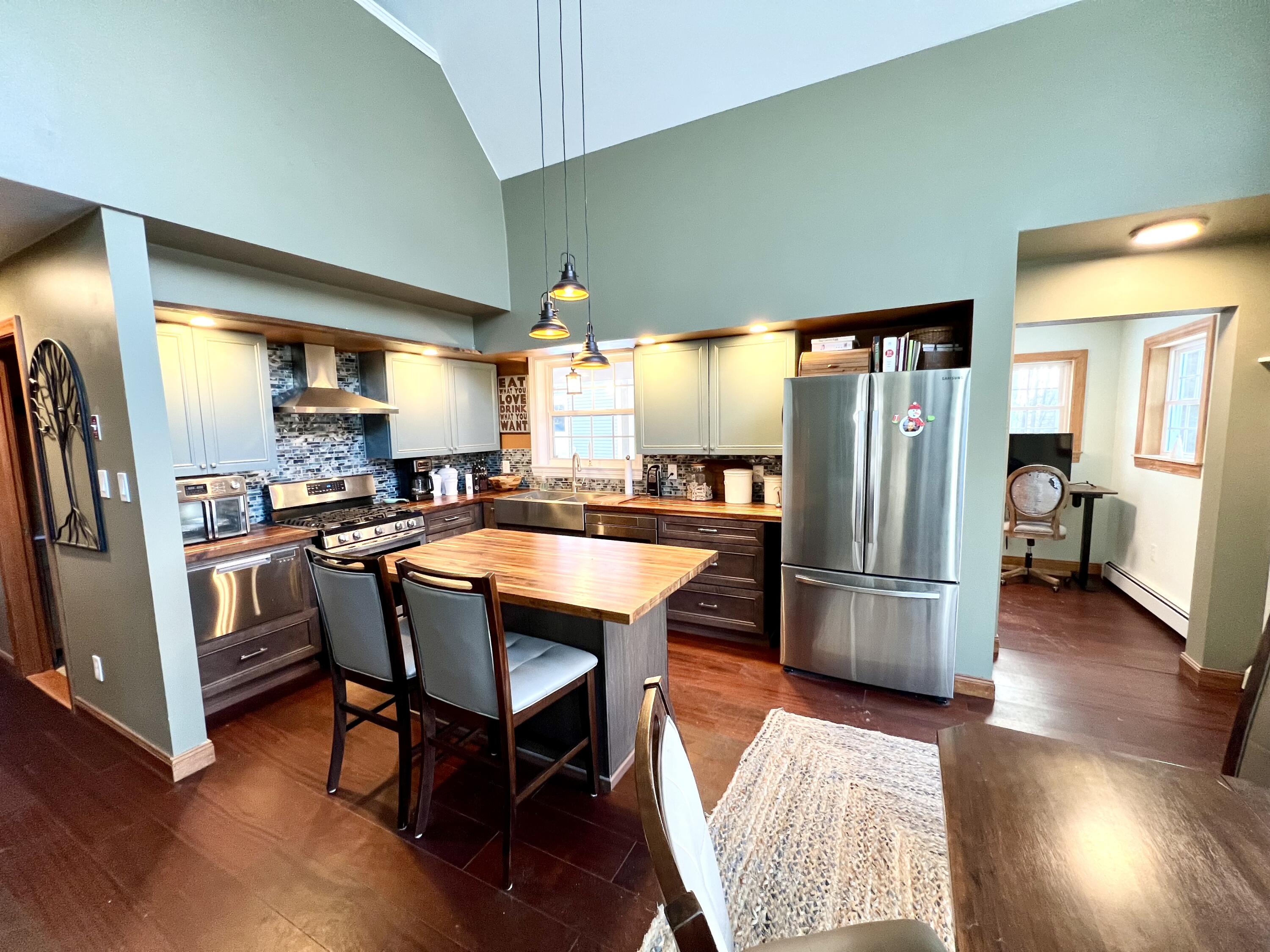 6 Hilltop Lane