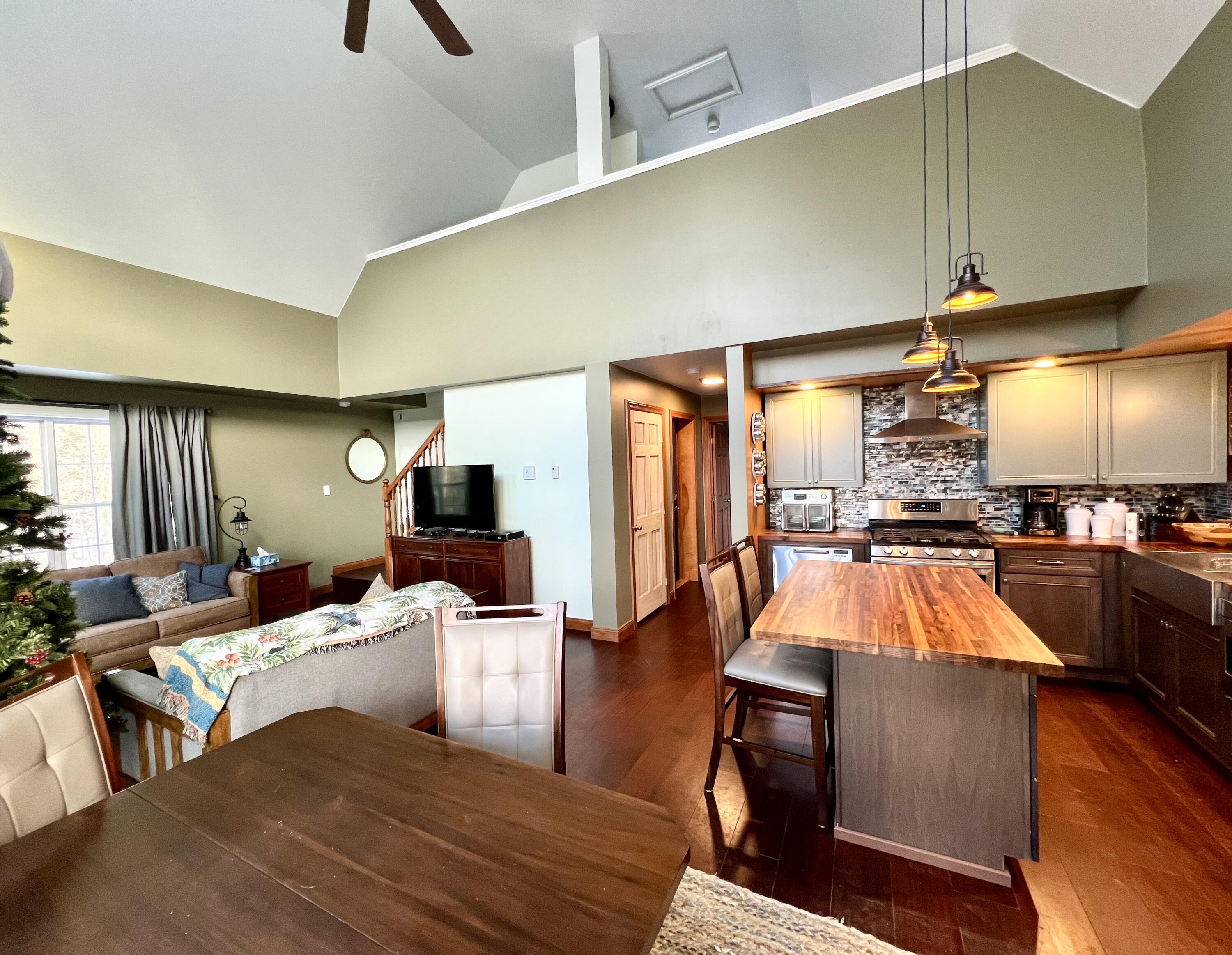 6 Hilltop Lane