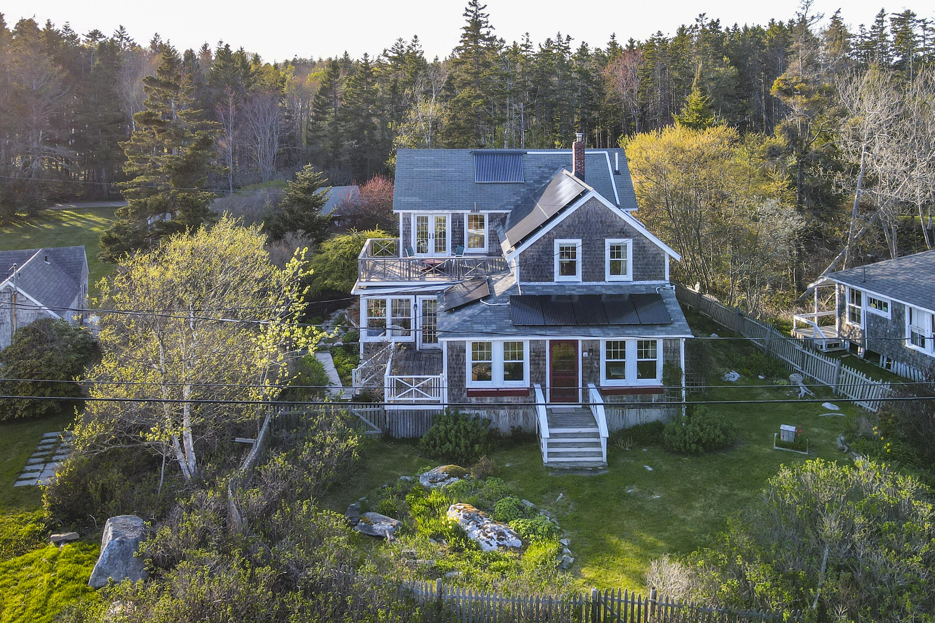 12 Cliff Road