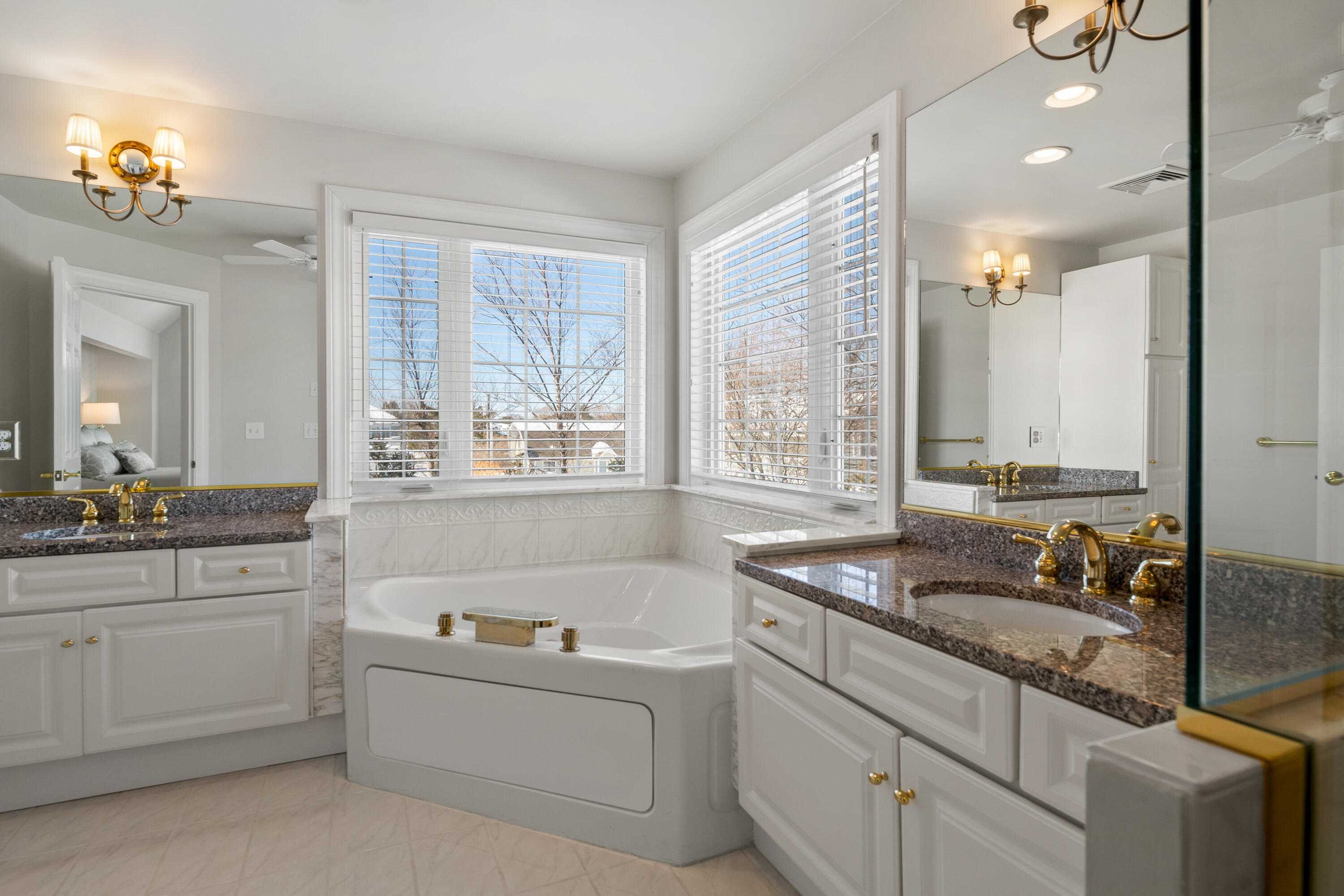 2 Leeward Lane