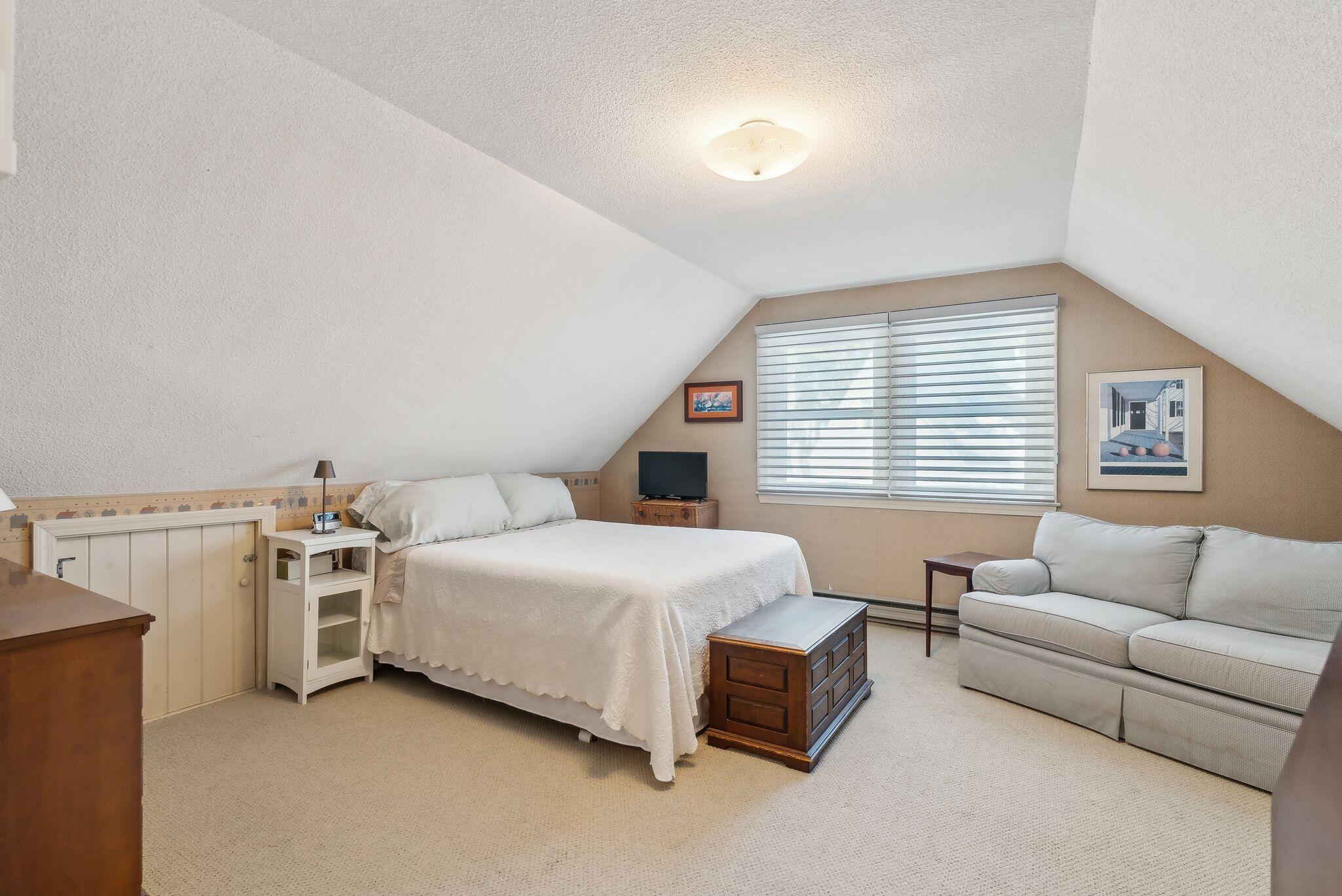 21 Riverbend Drive, 21