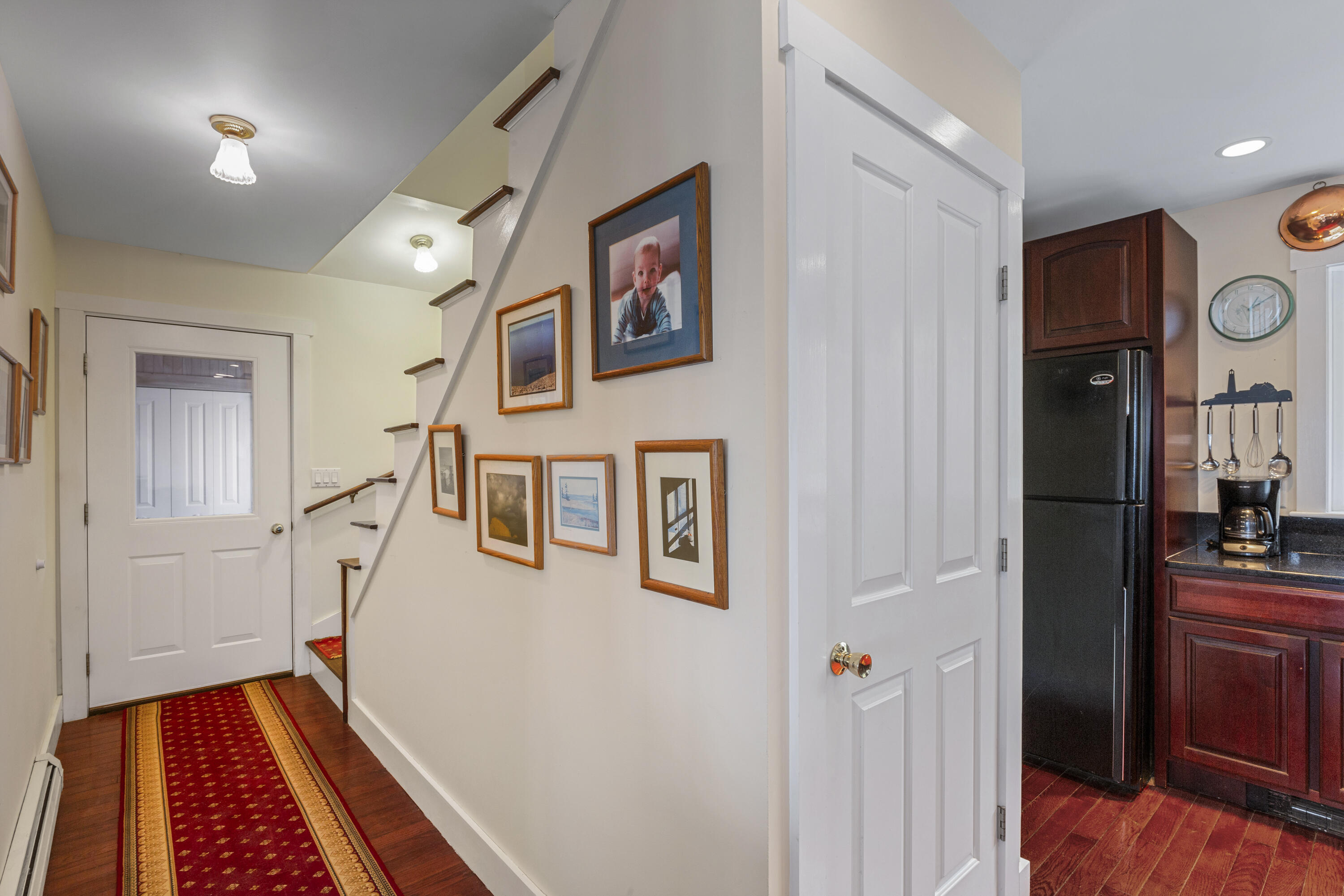 33 Crest Street