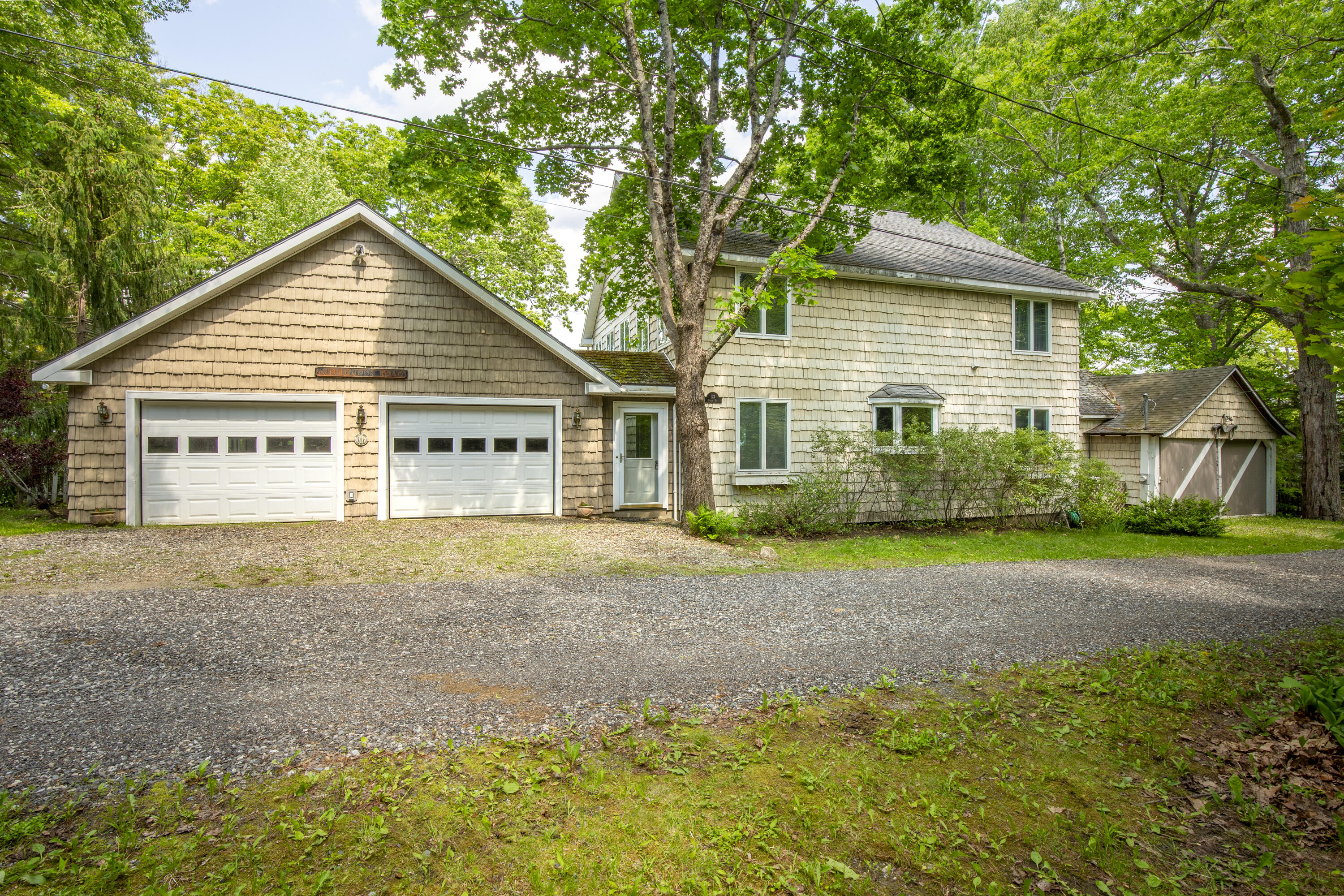 33 Crest Street