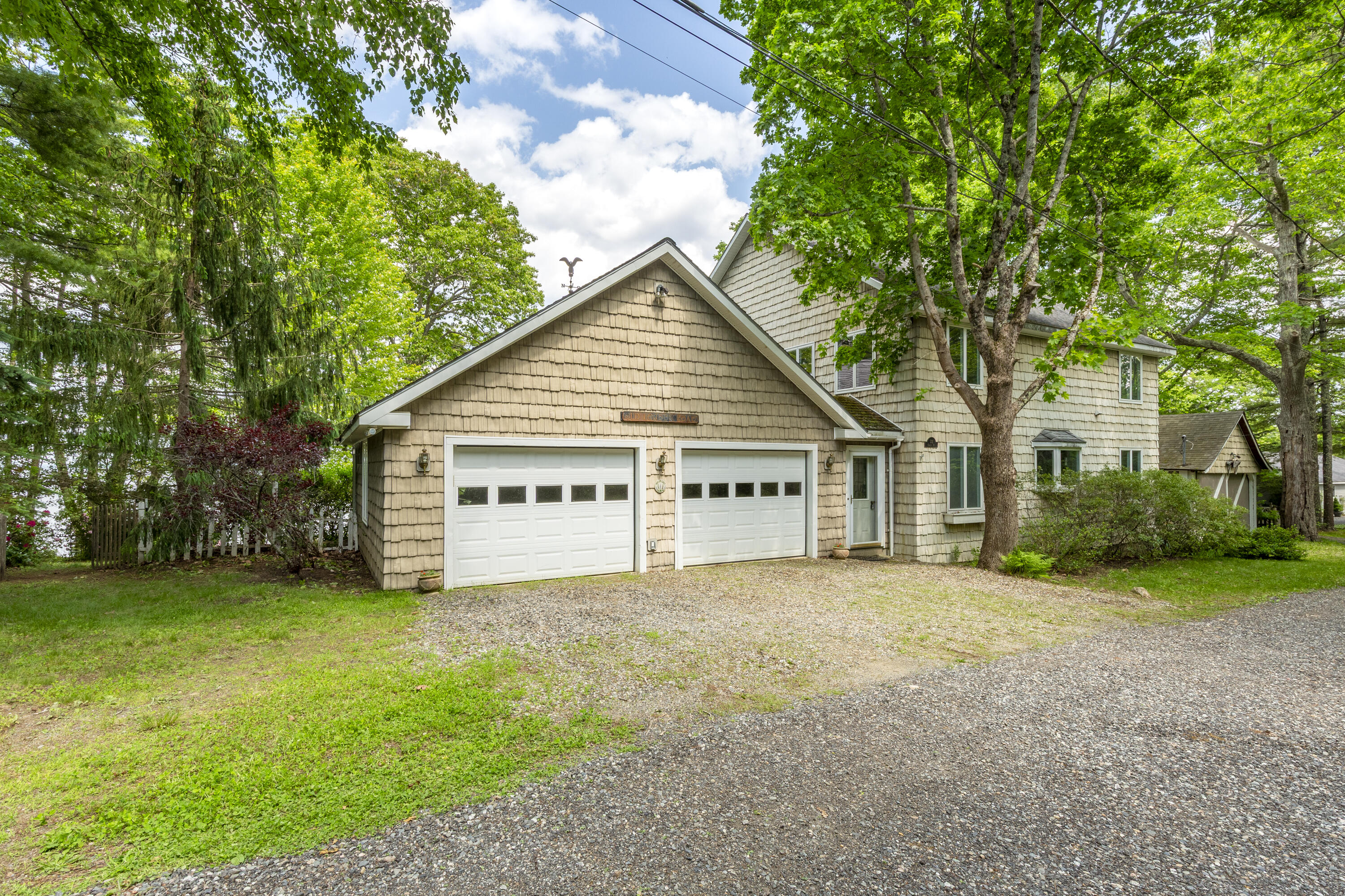 33 Crest Street