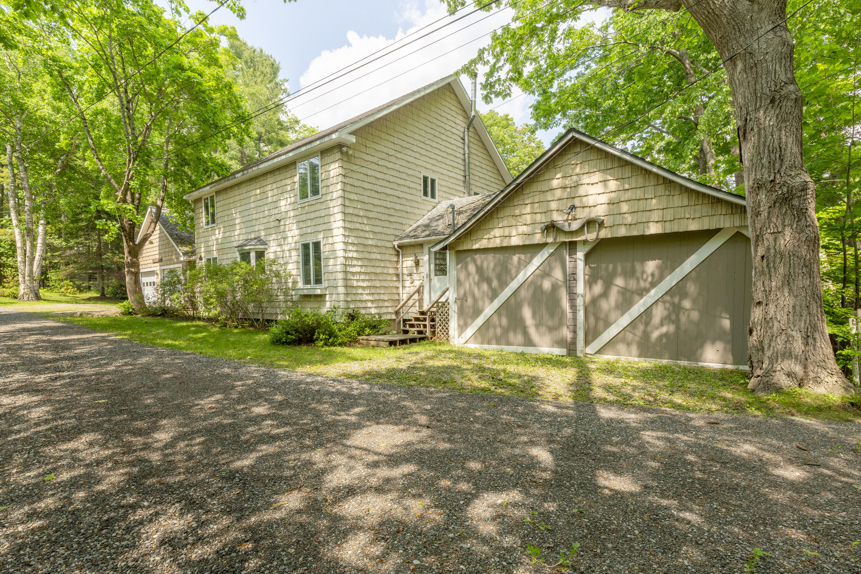33 Crest Street