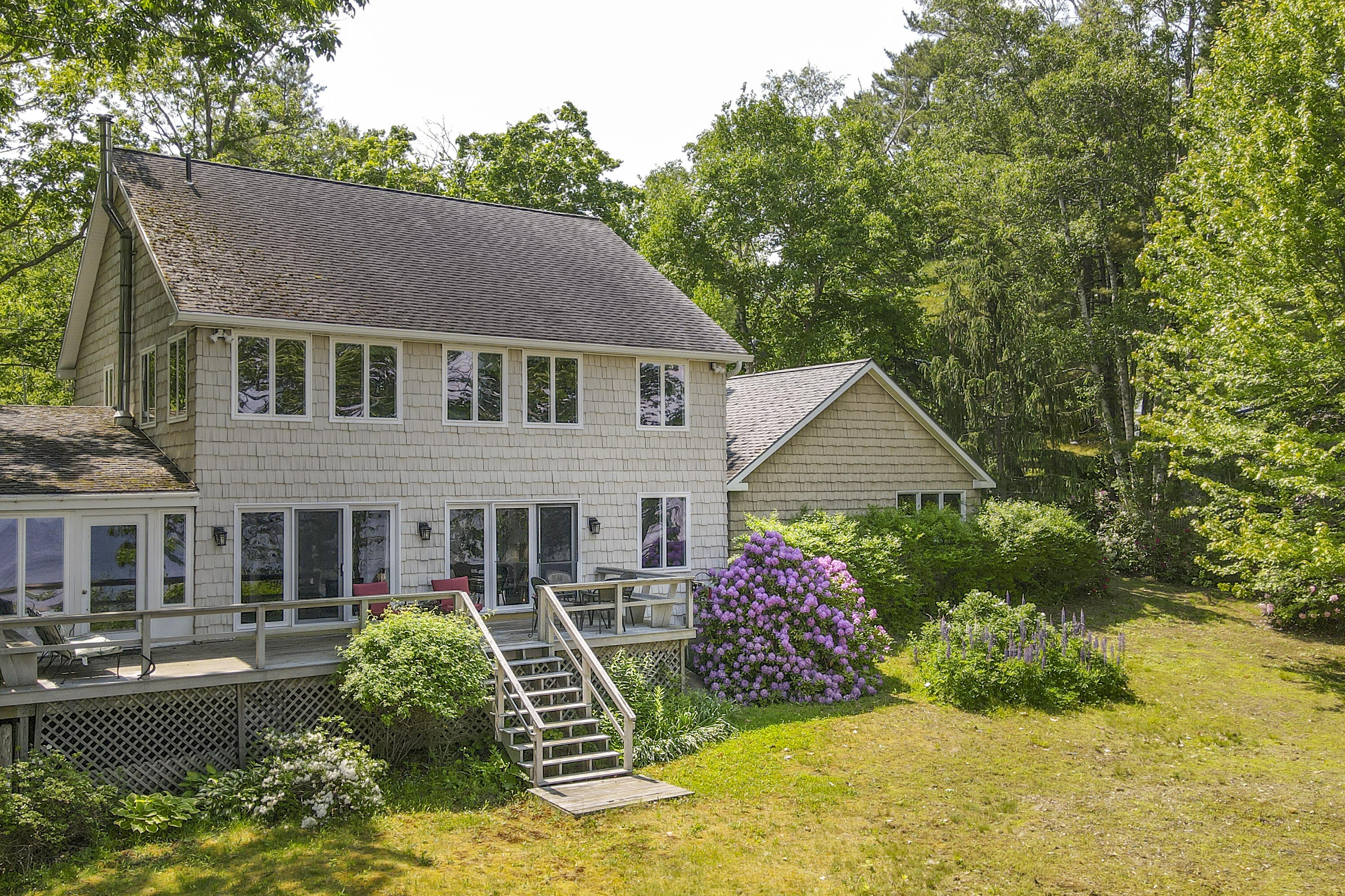 33 Crest Street