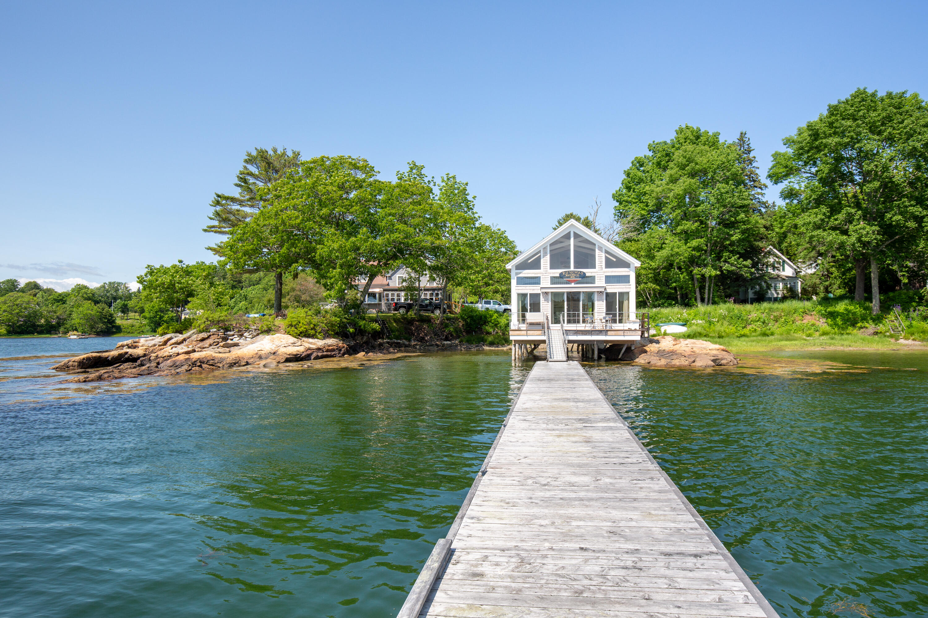 77 Northern Point Road