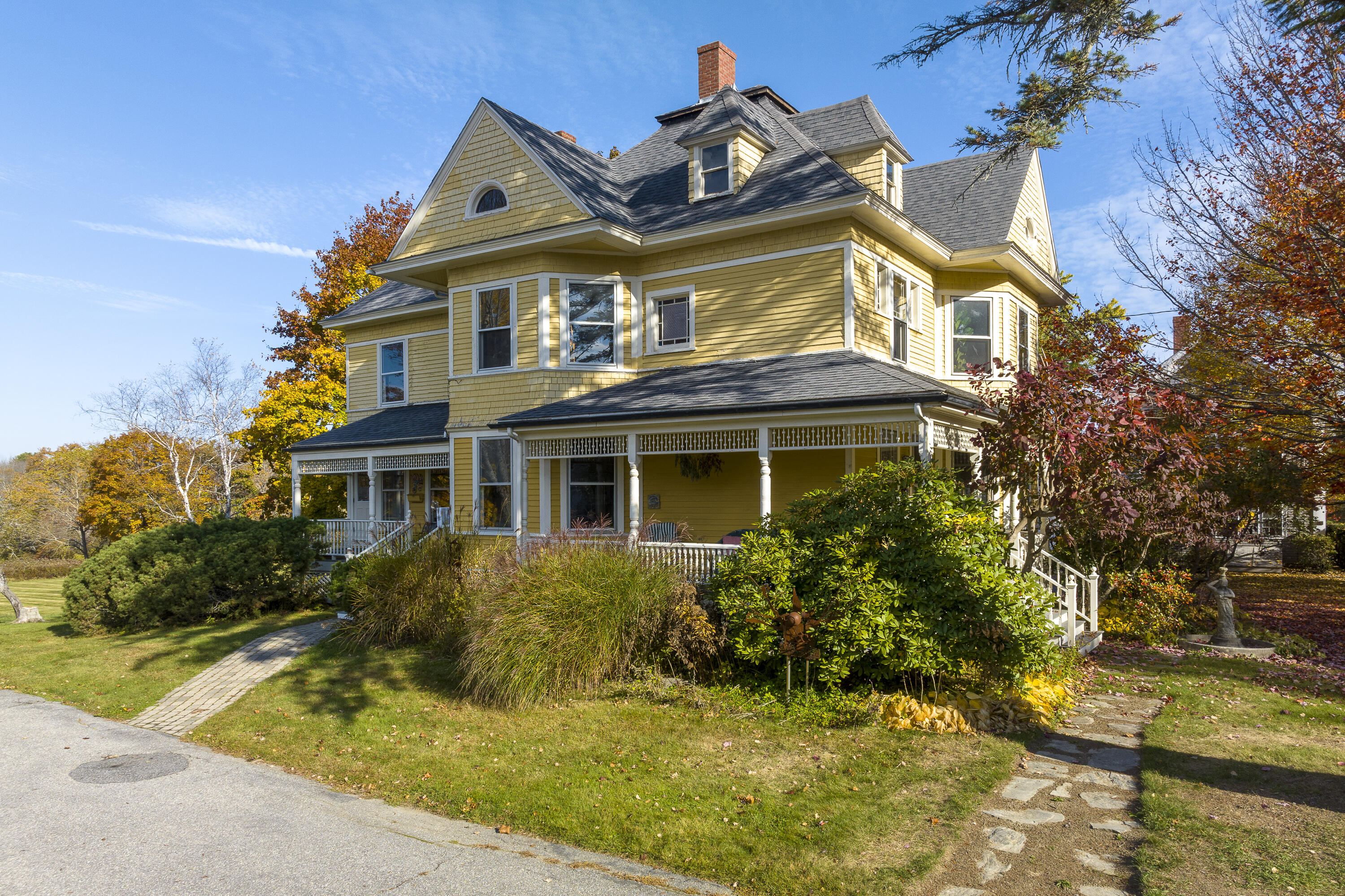 60 East Elm Street