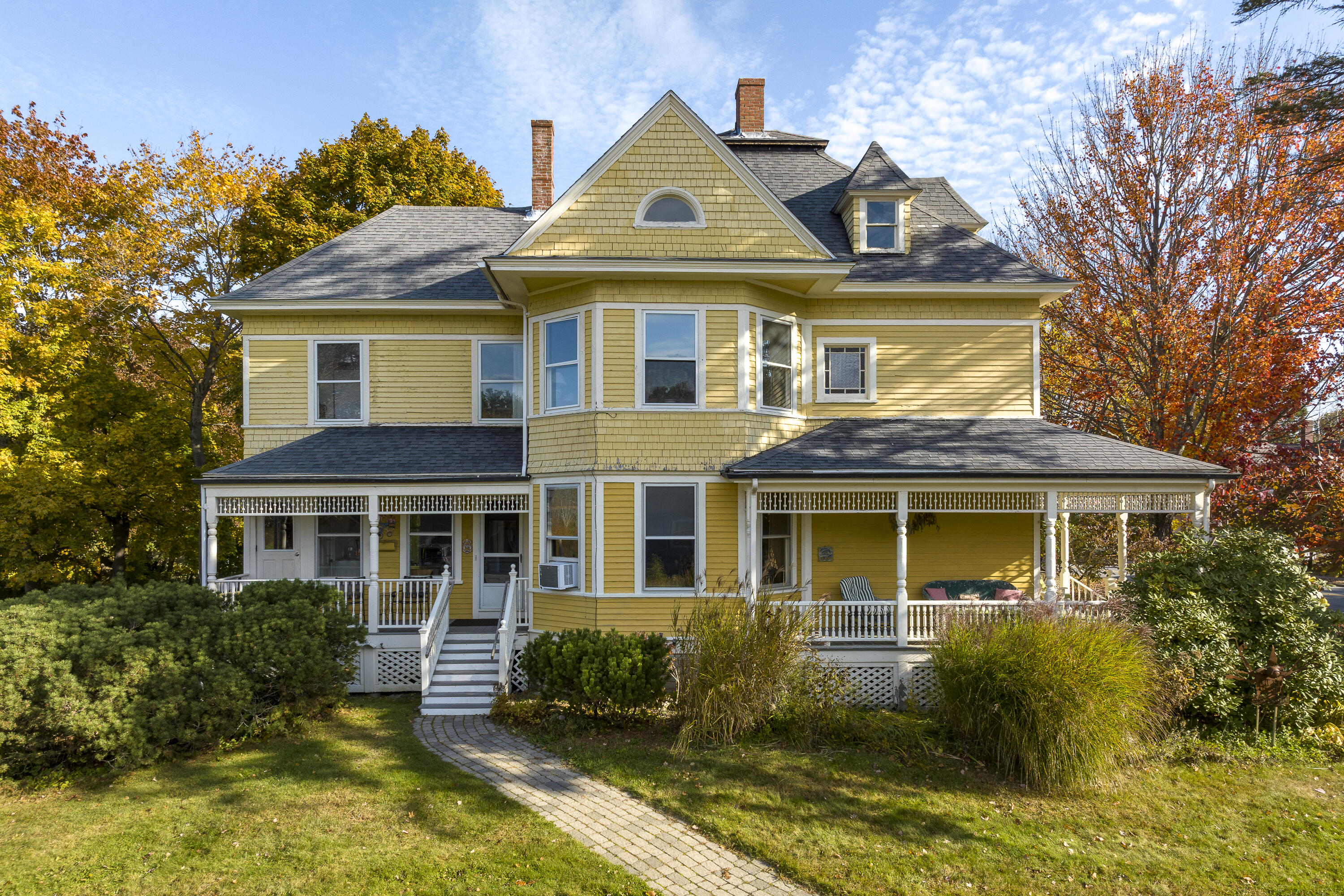 60 East Elm Street