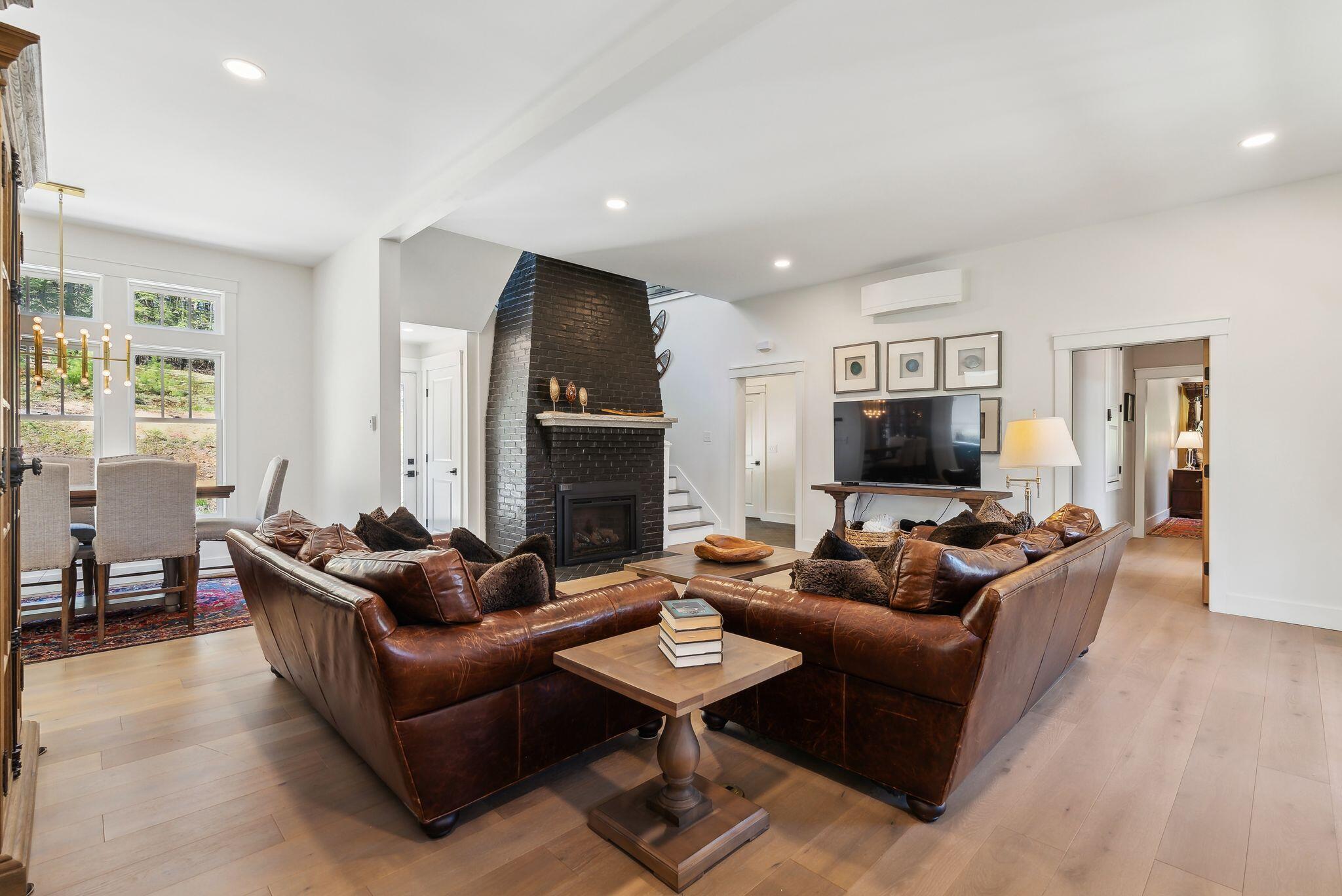 239 Hunter Way