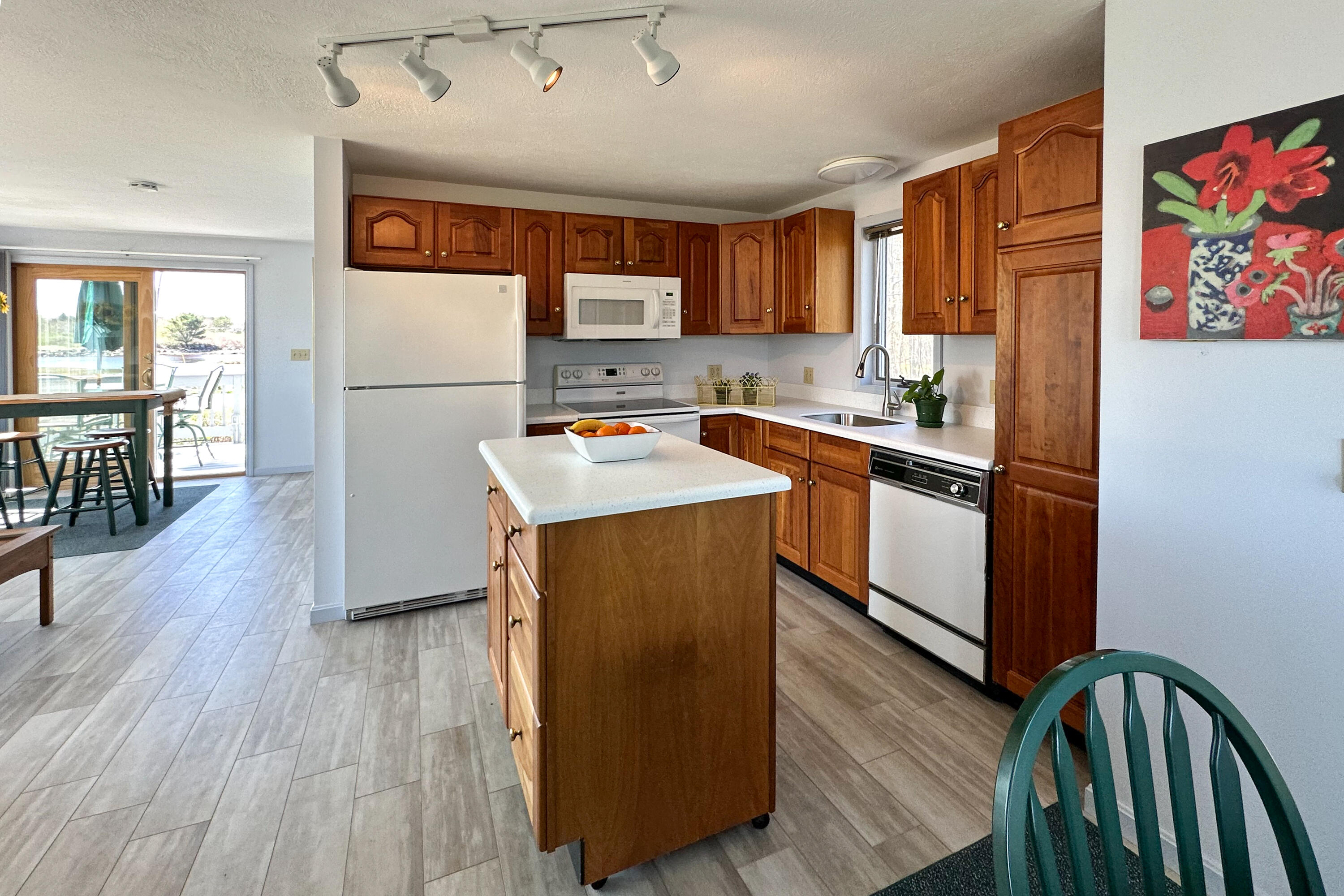 199 W Grand Avenue
