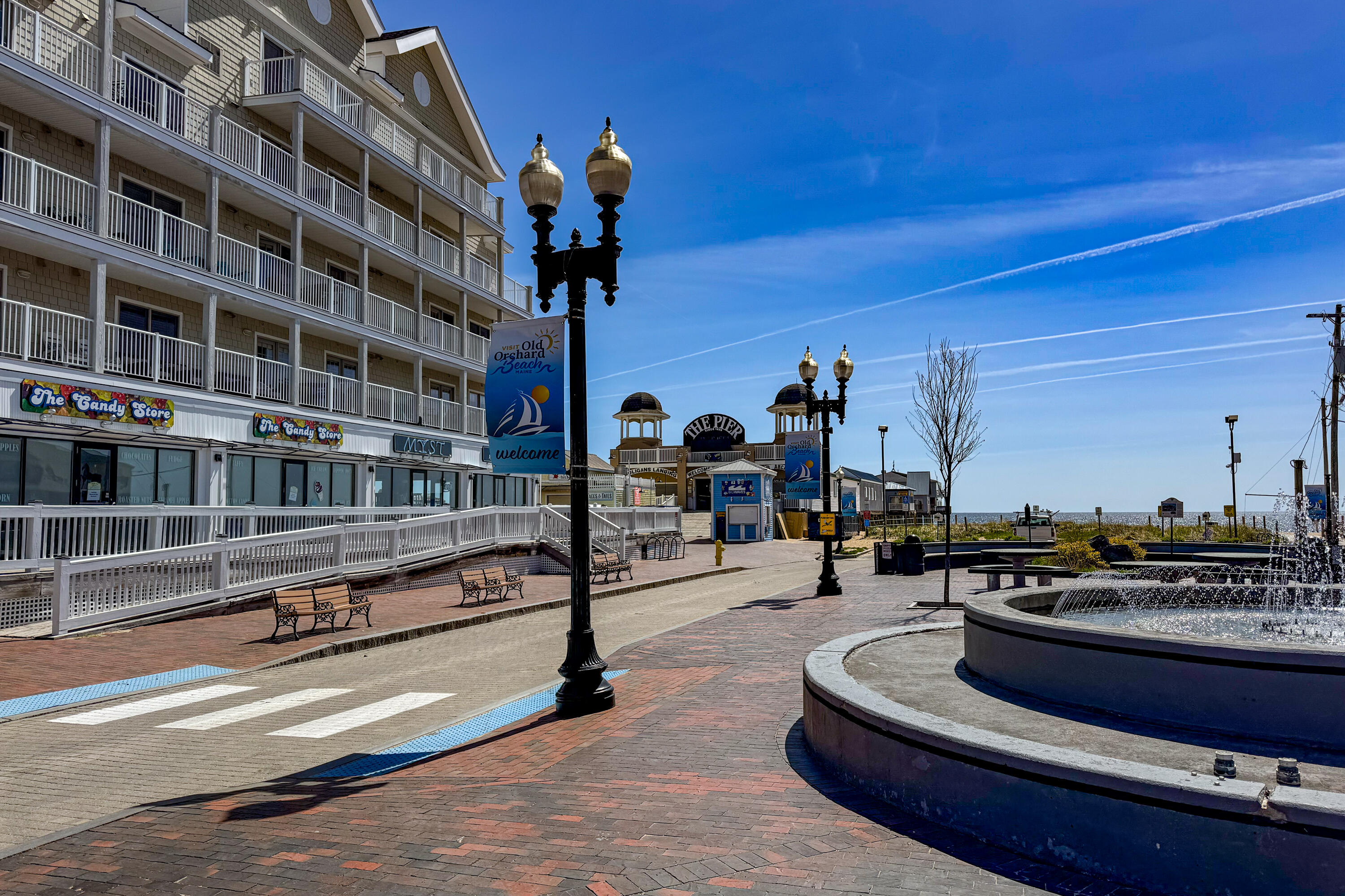 199 W Grand Avenue