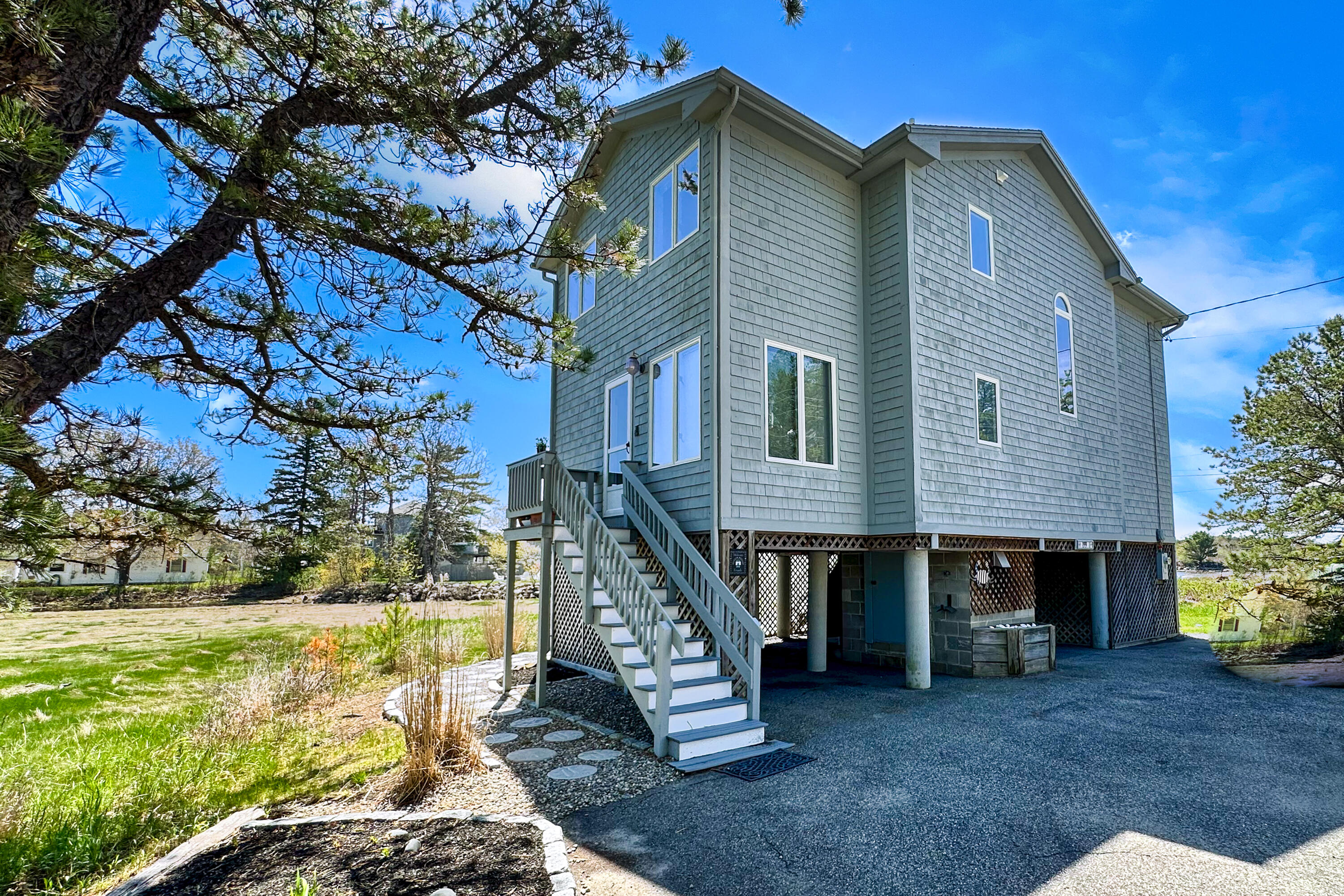 199 W Grand Avenue