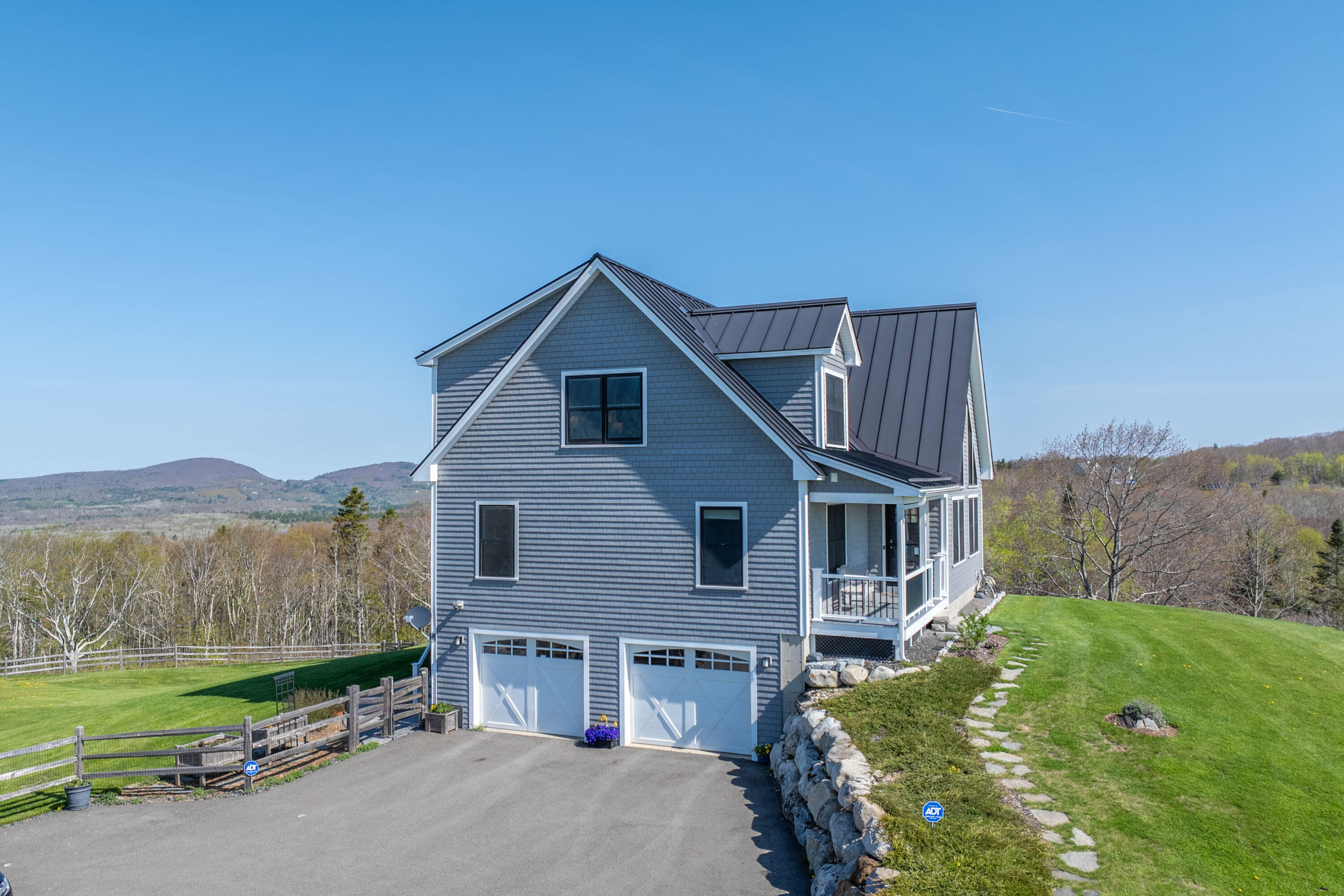 6 Clayton Lane